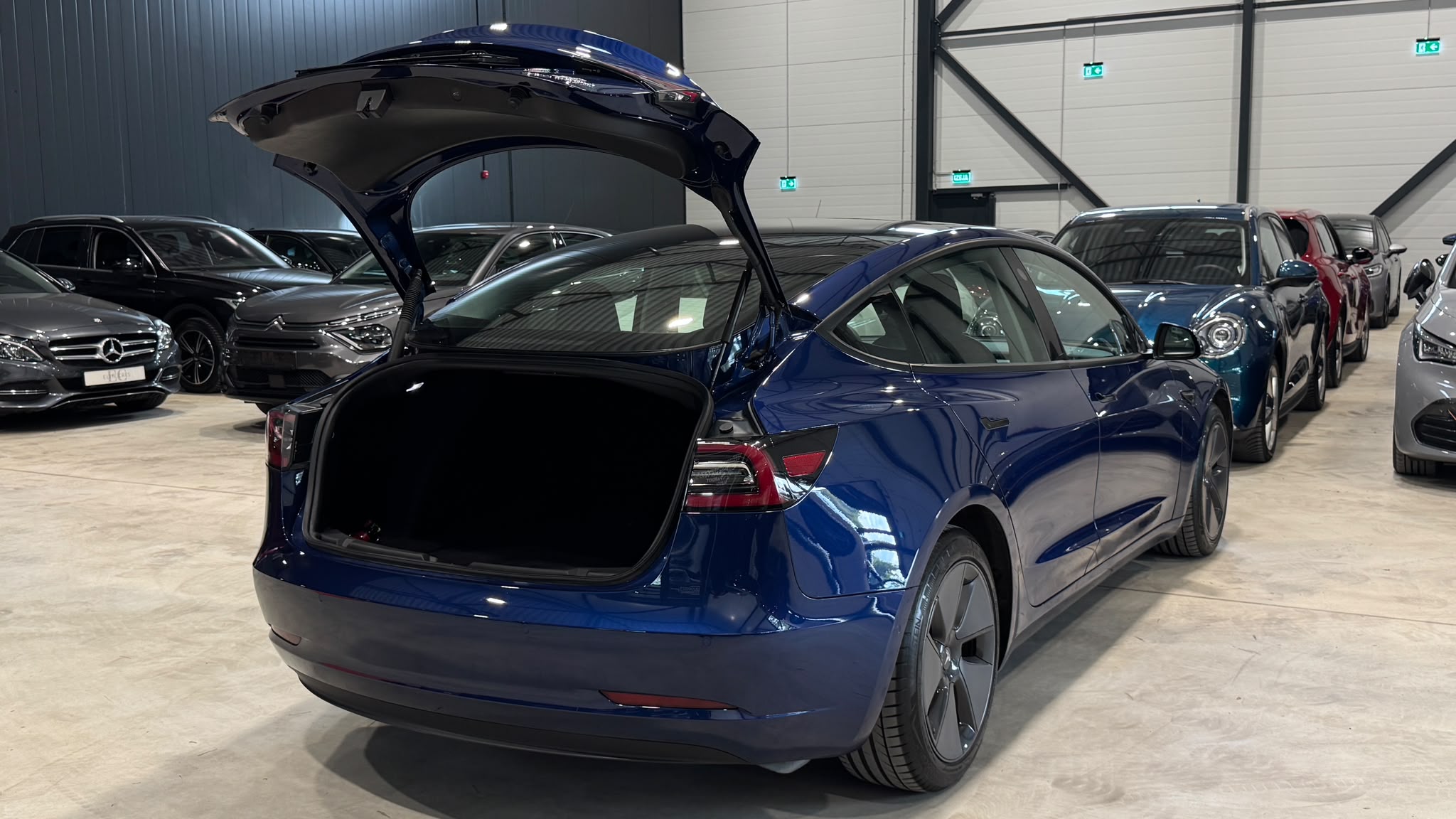 Car image 17