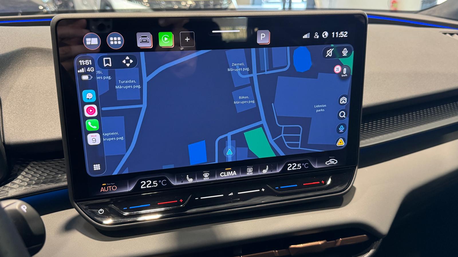 Car image 13