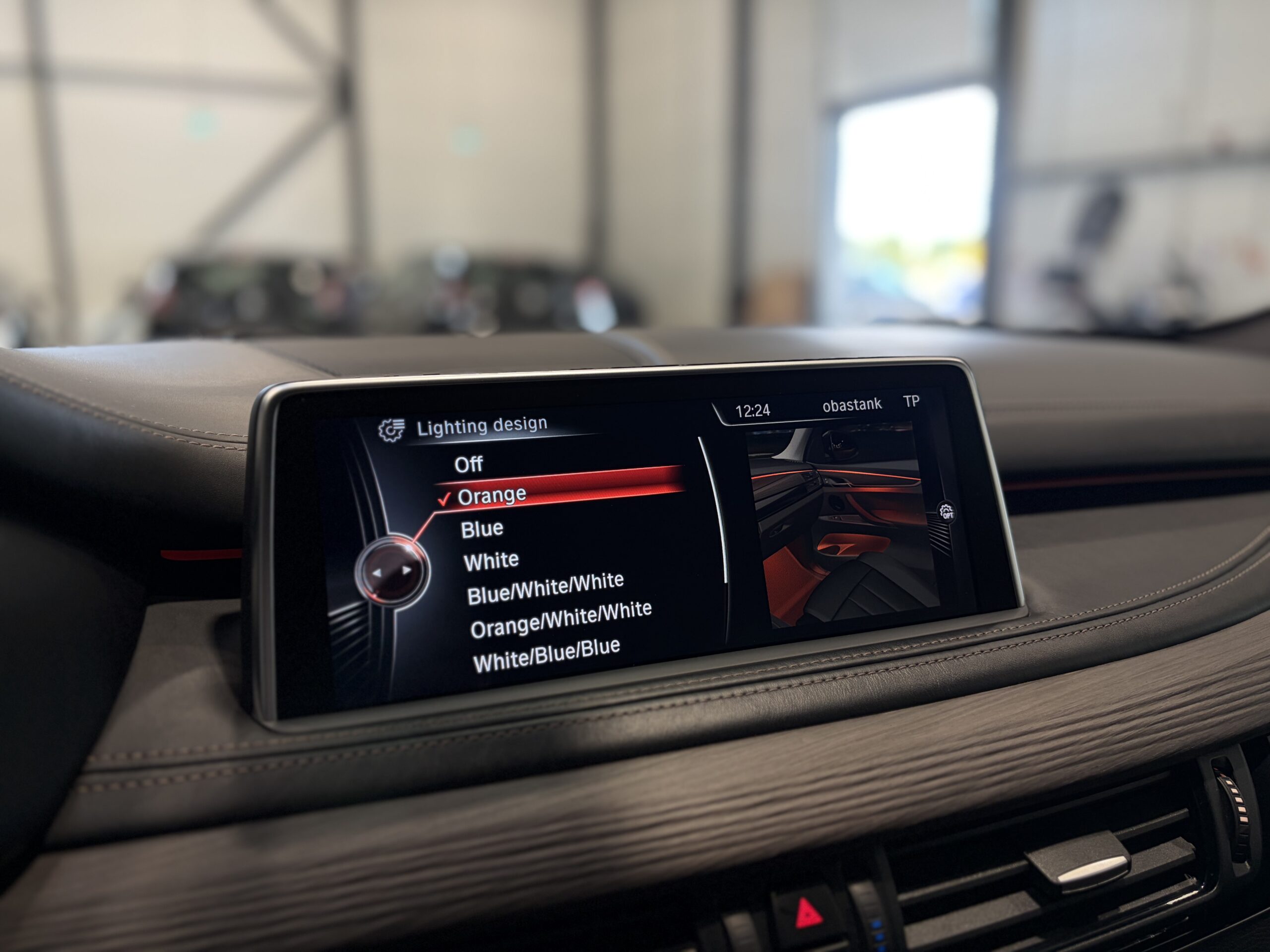 Car image 19