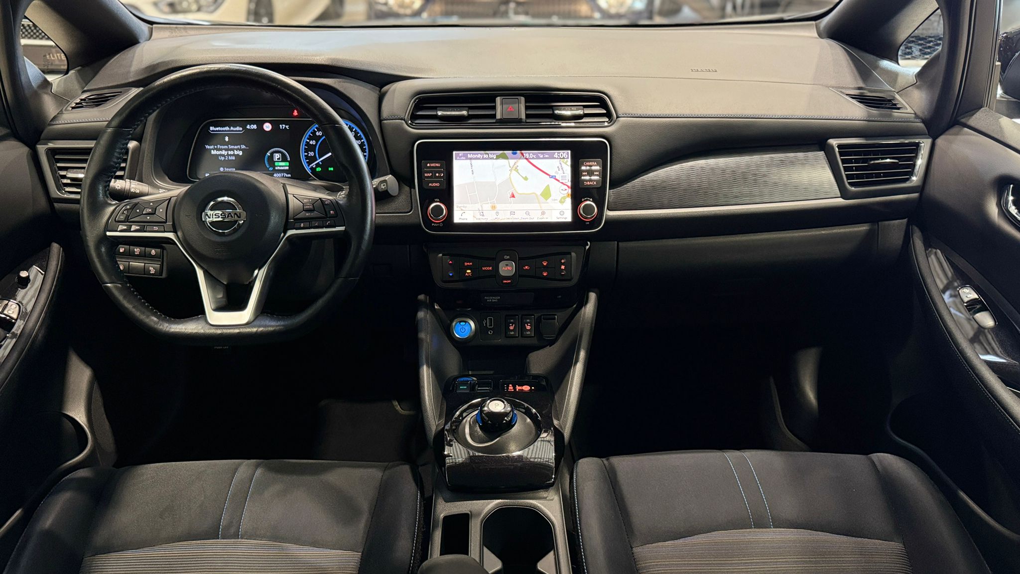 Car image 10
