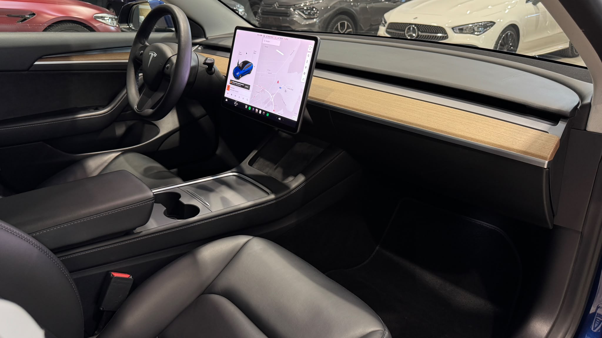 Car image 12