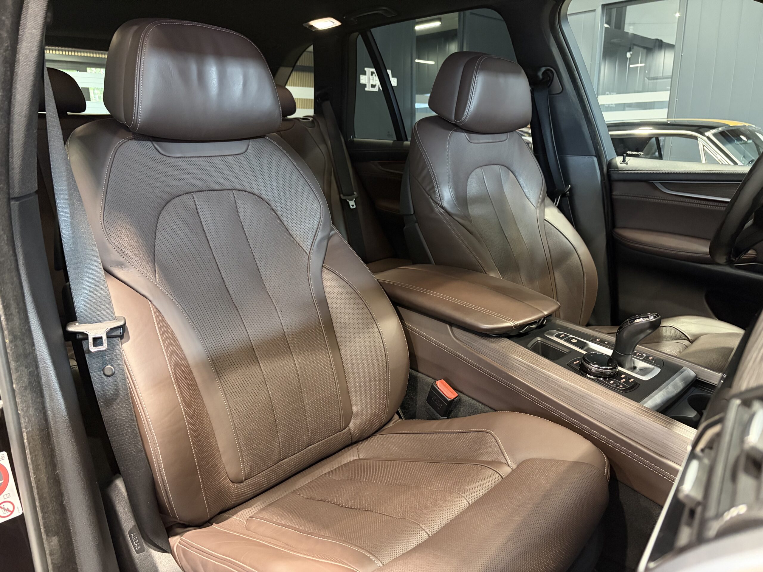 Car image 28