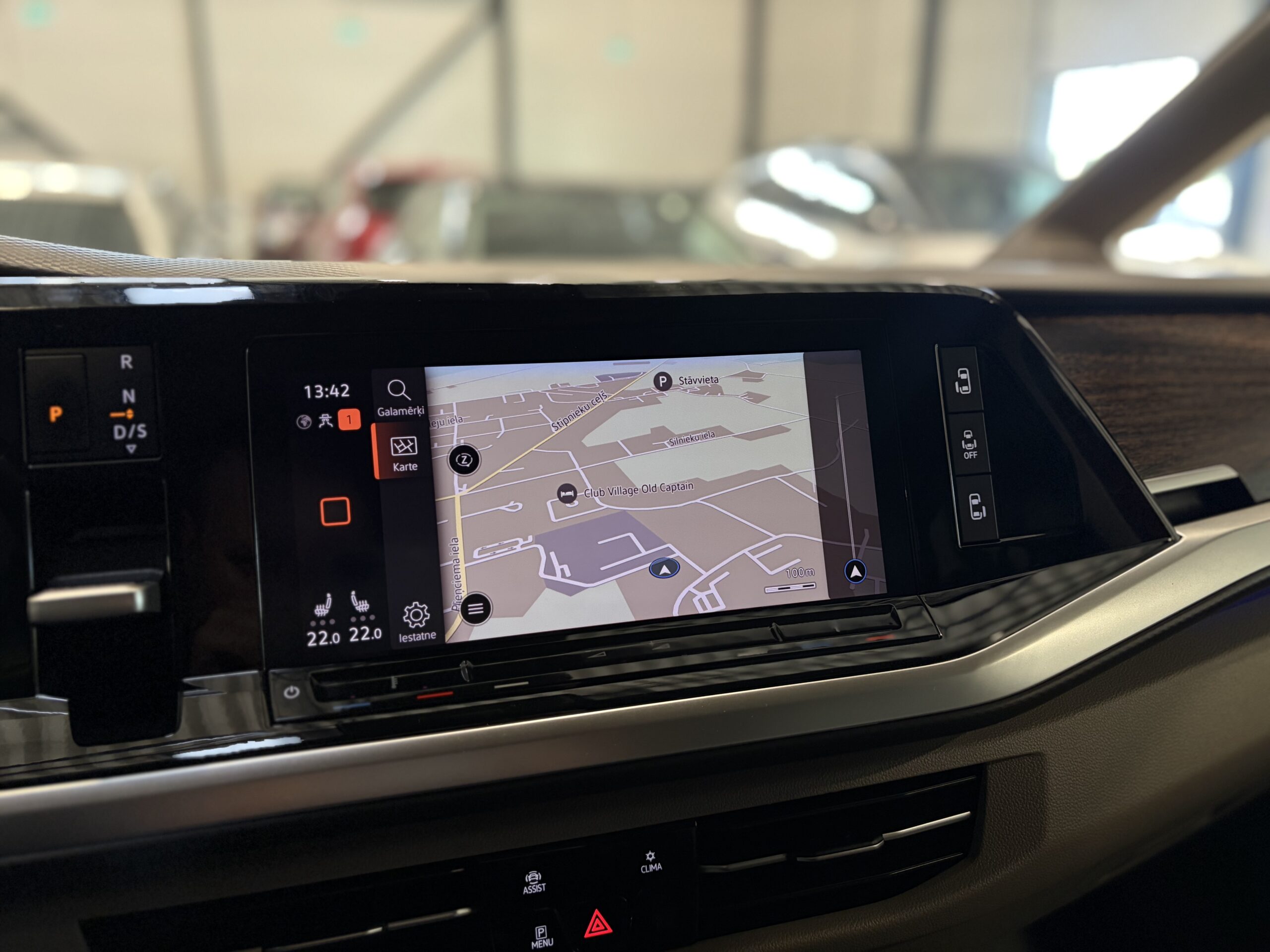 Car image 13