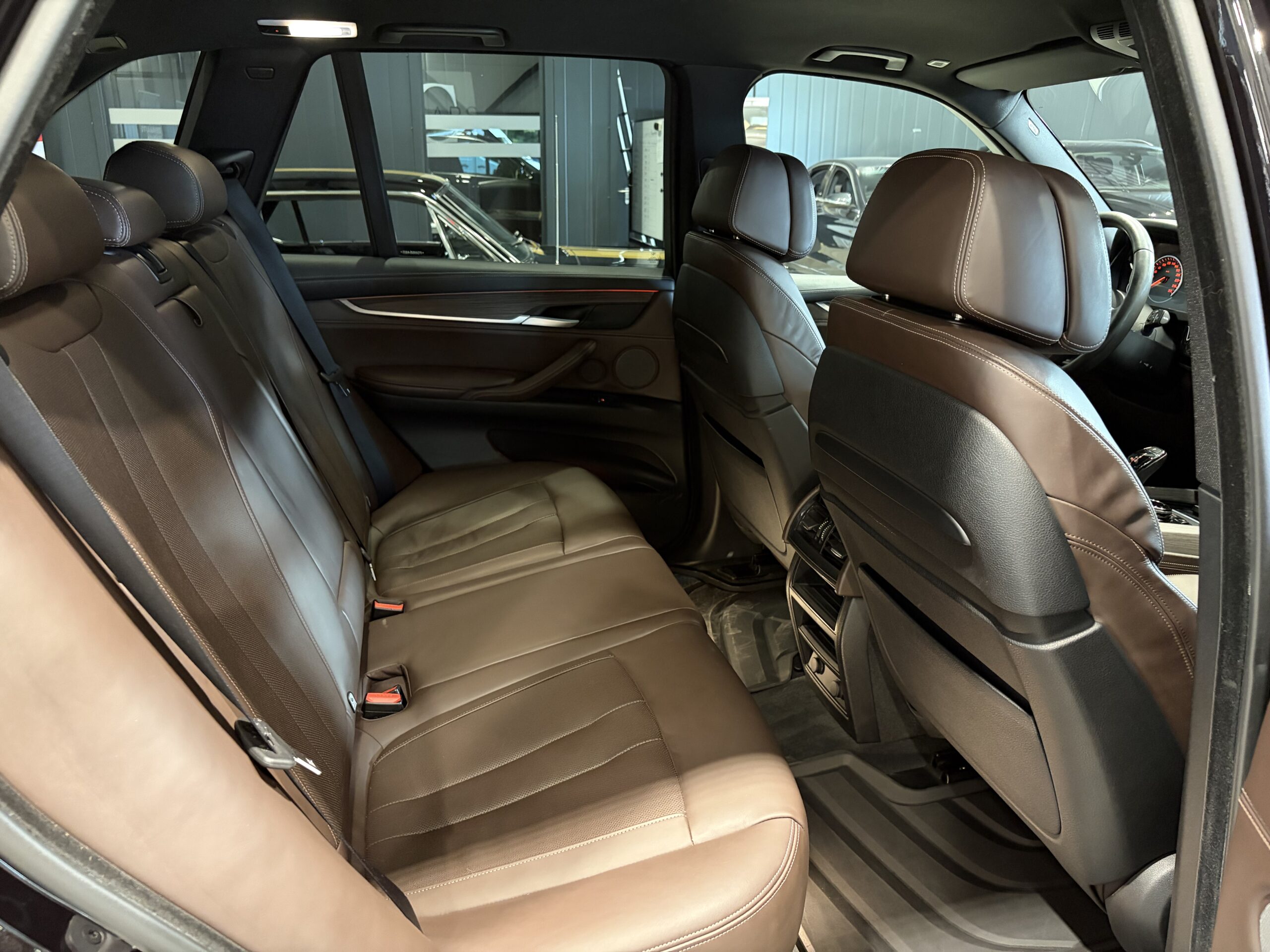 Car image 26