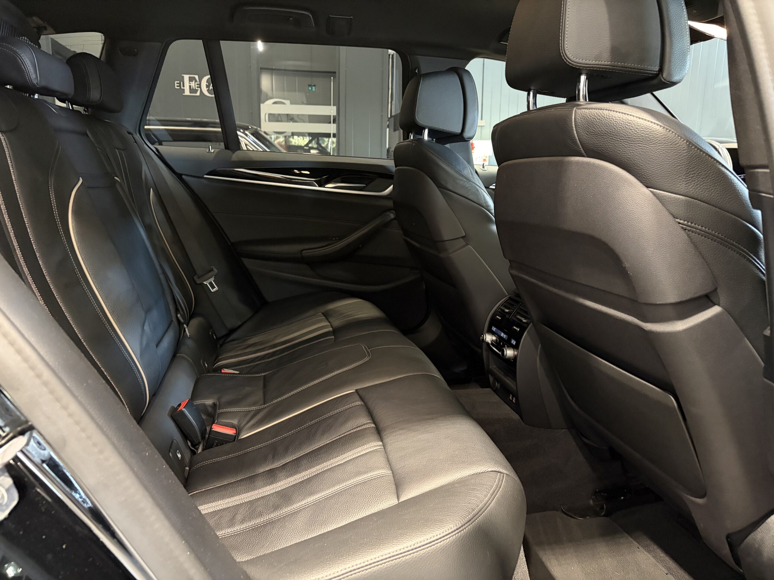 Car image 27