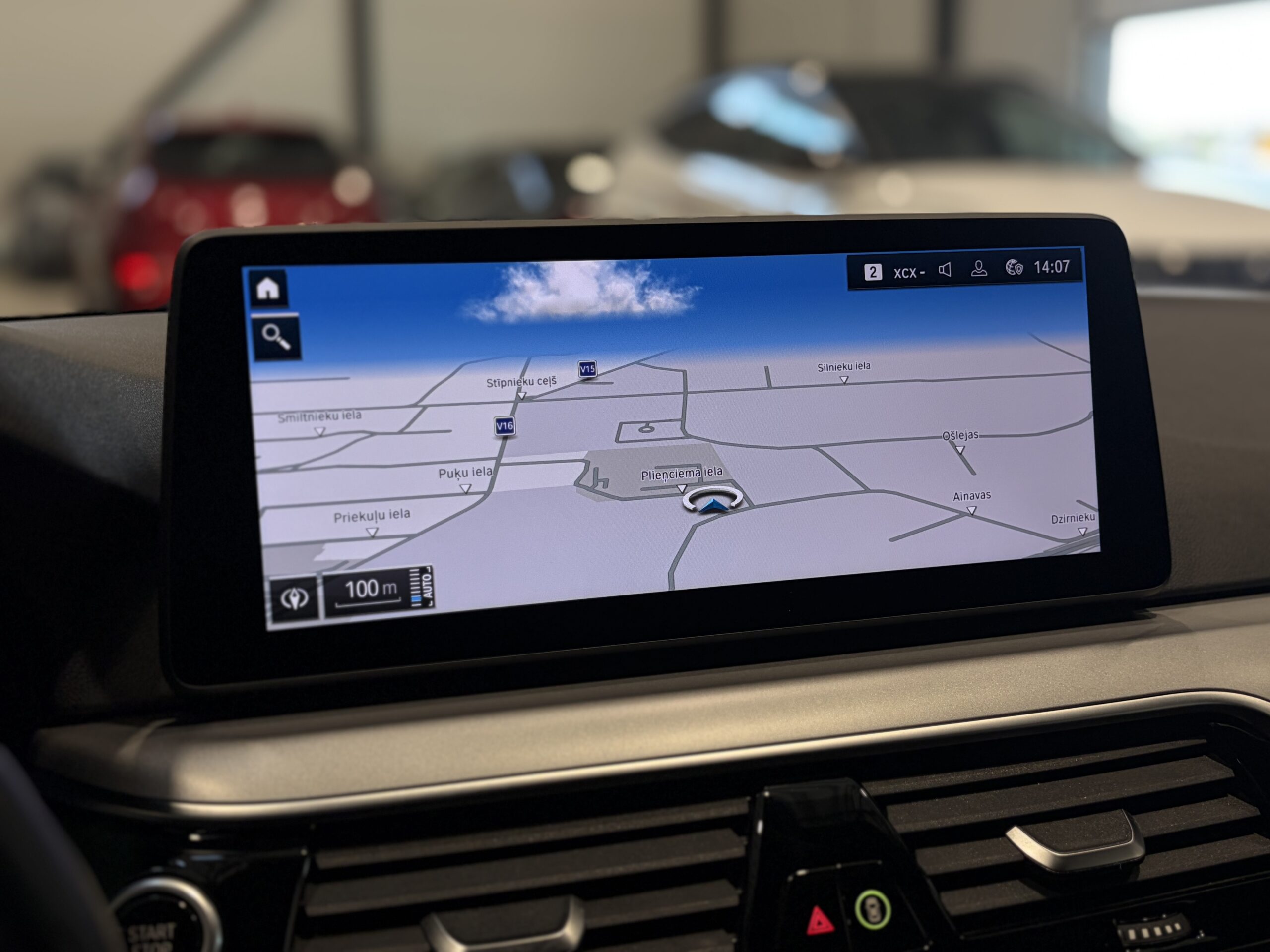 Car image 16