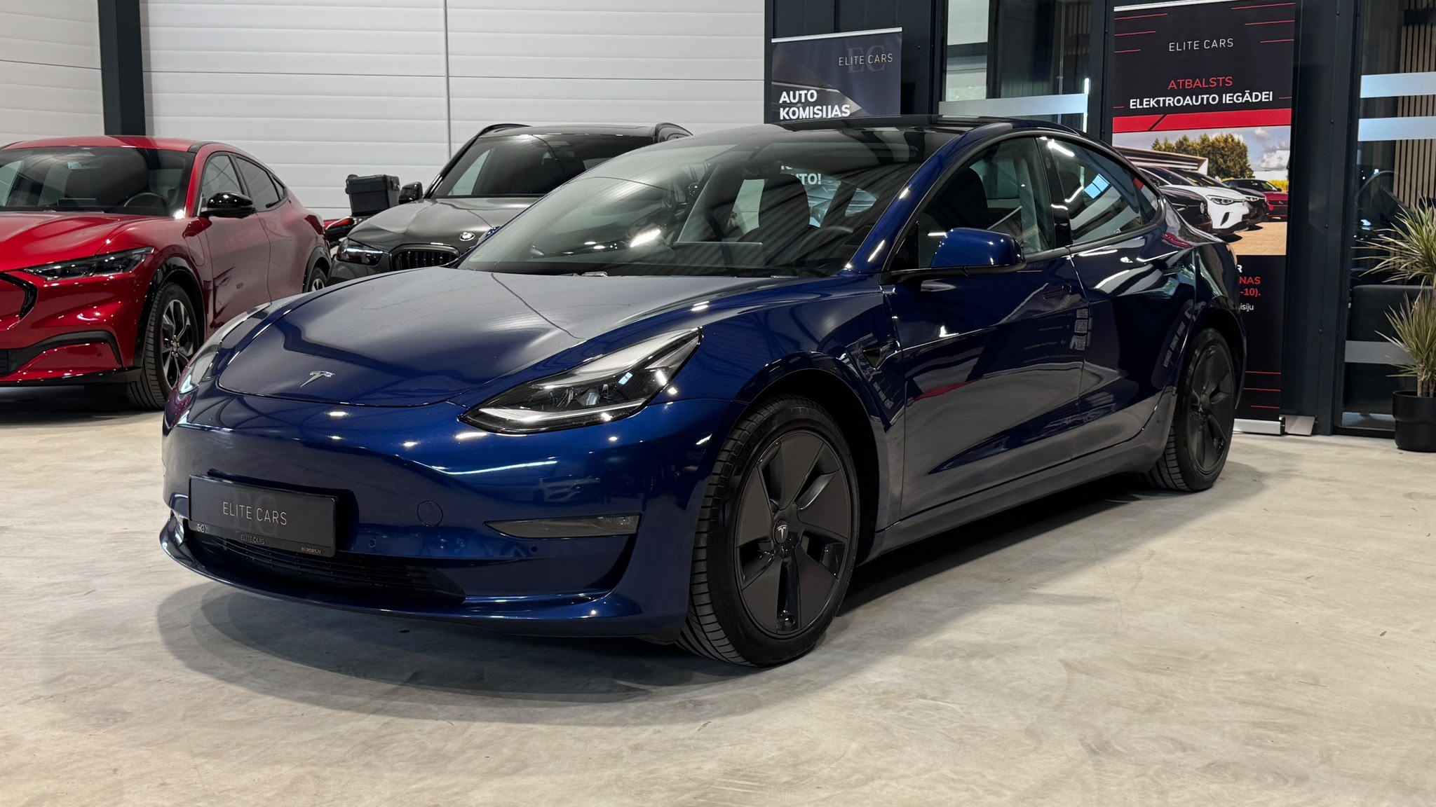 Car image 4