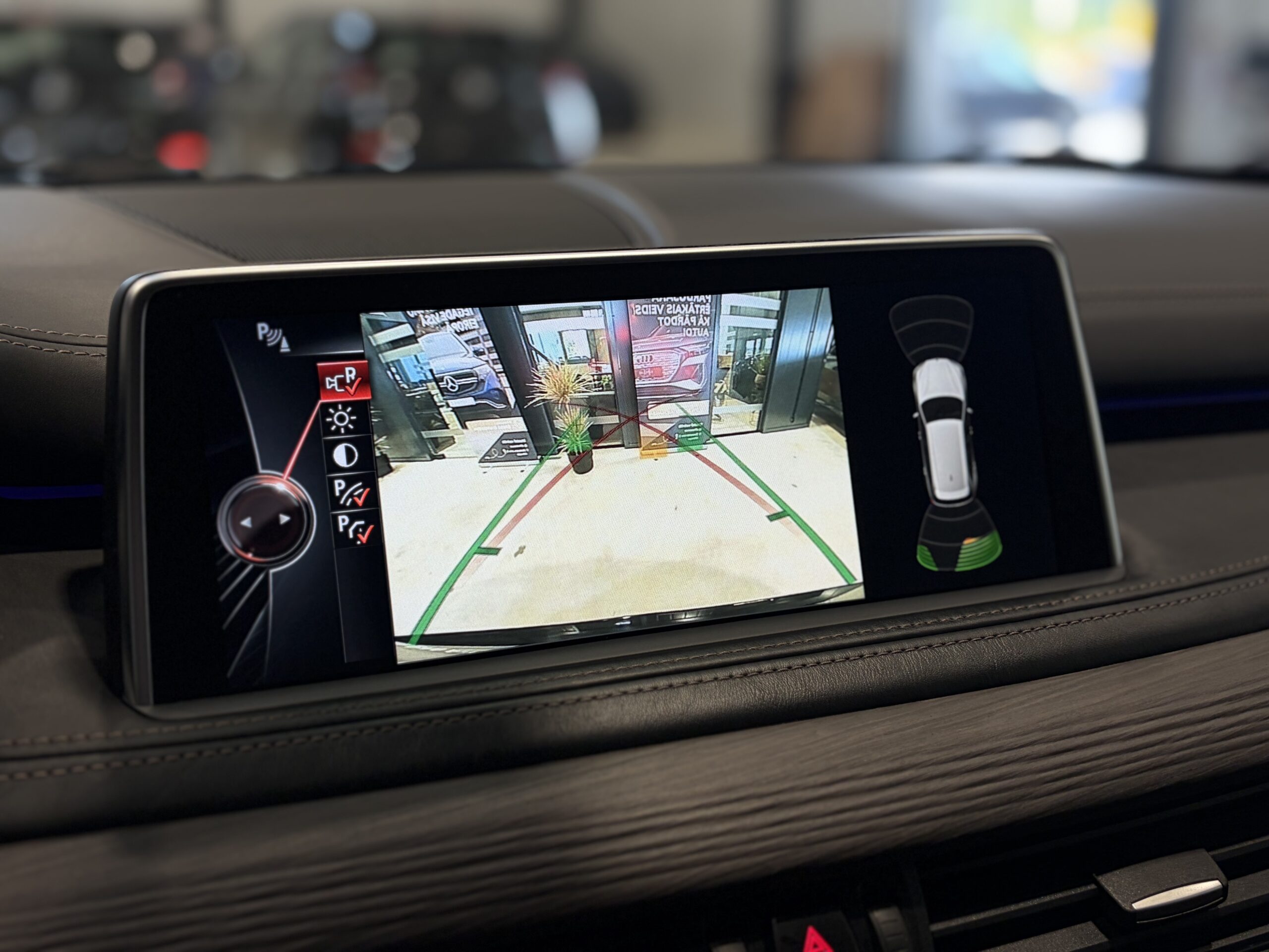 Car image 16