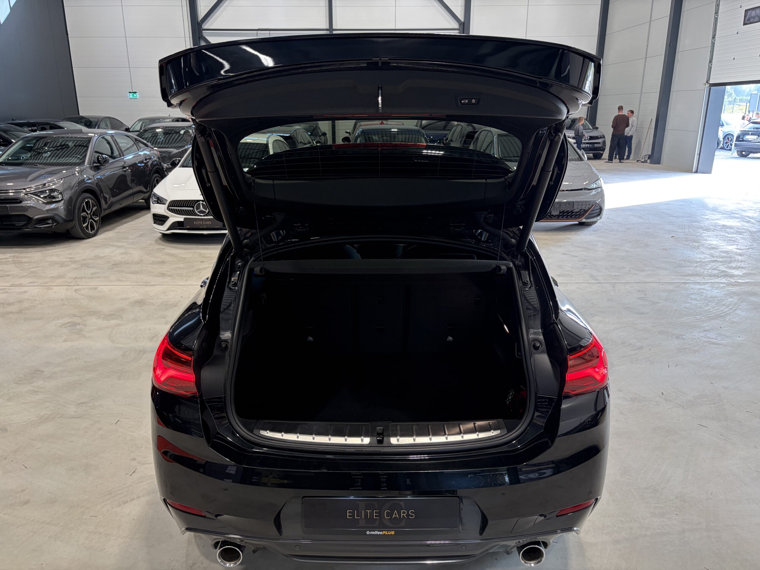 Car image 27