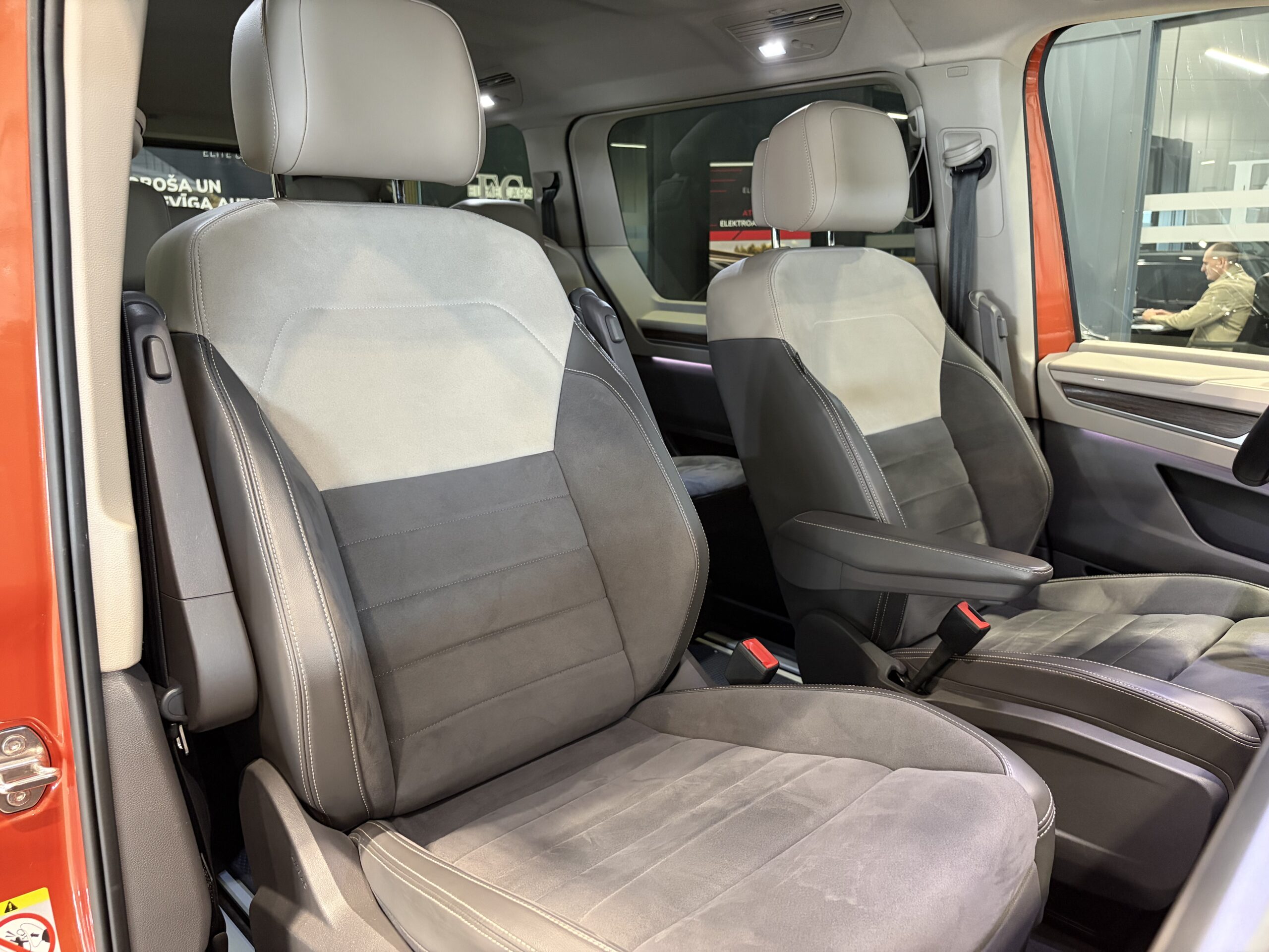 Car image 32