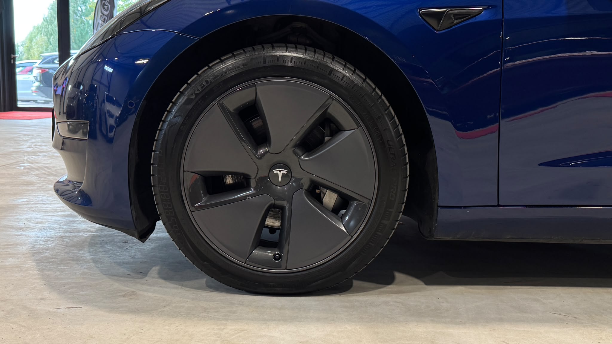 Car image 18