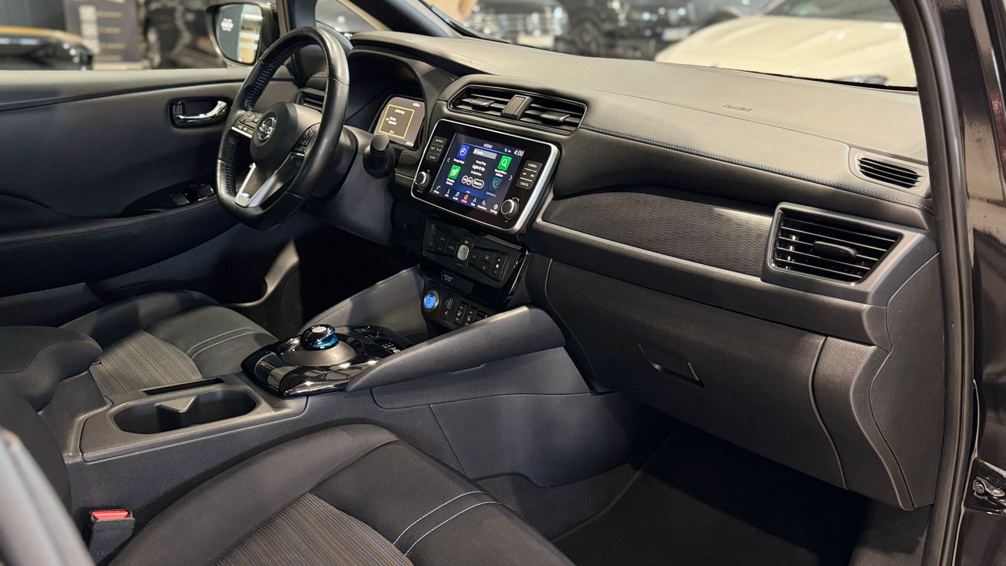 Car image 16