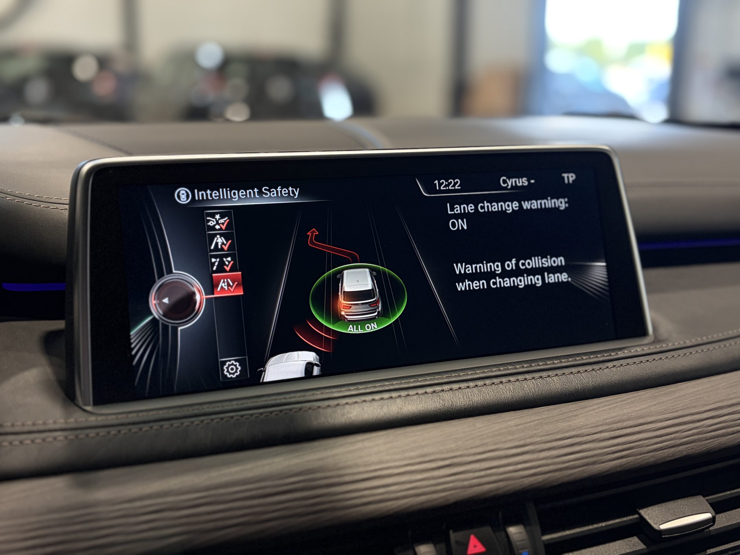 Car image 18
