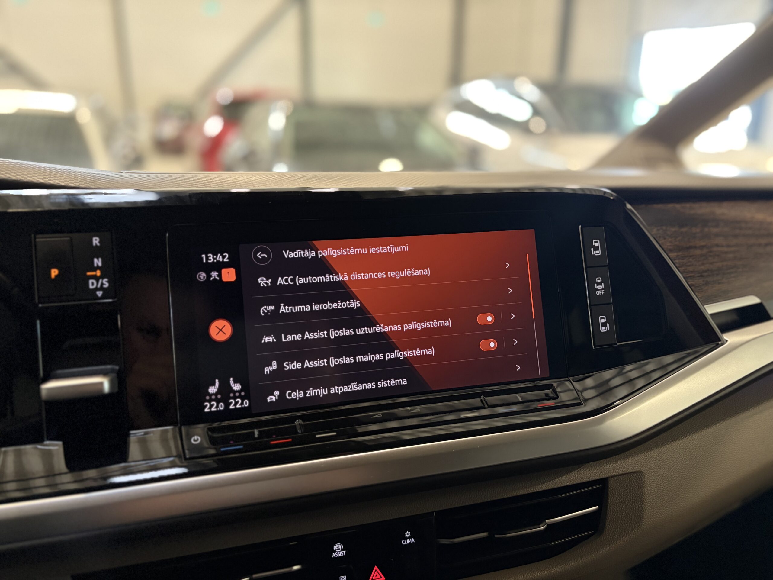 Car image 14