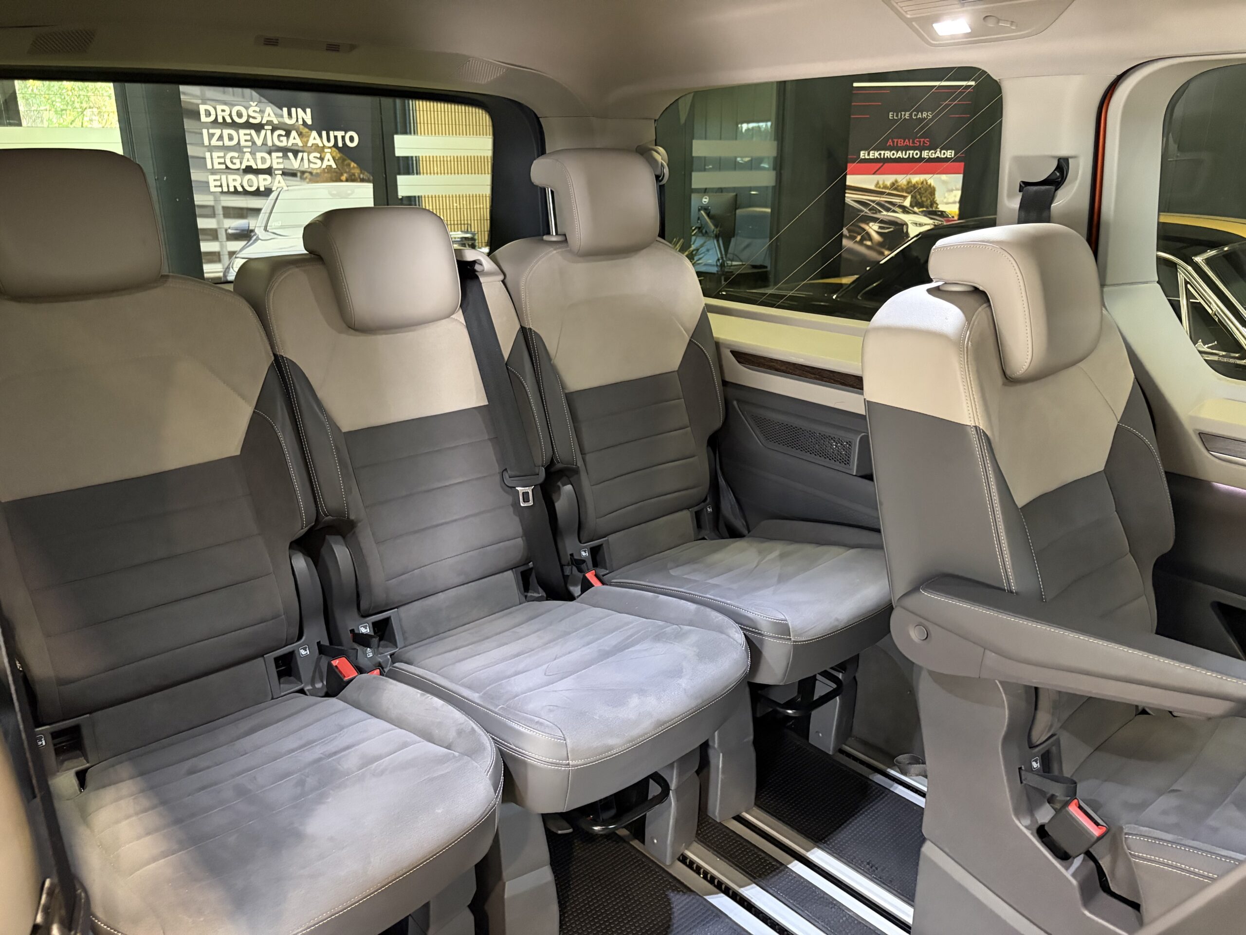 Car image 29
