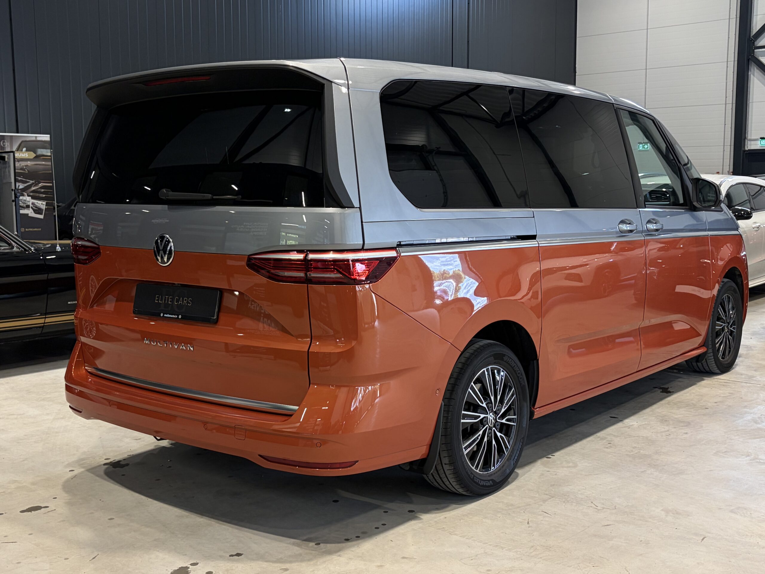 Car image 3