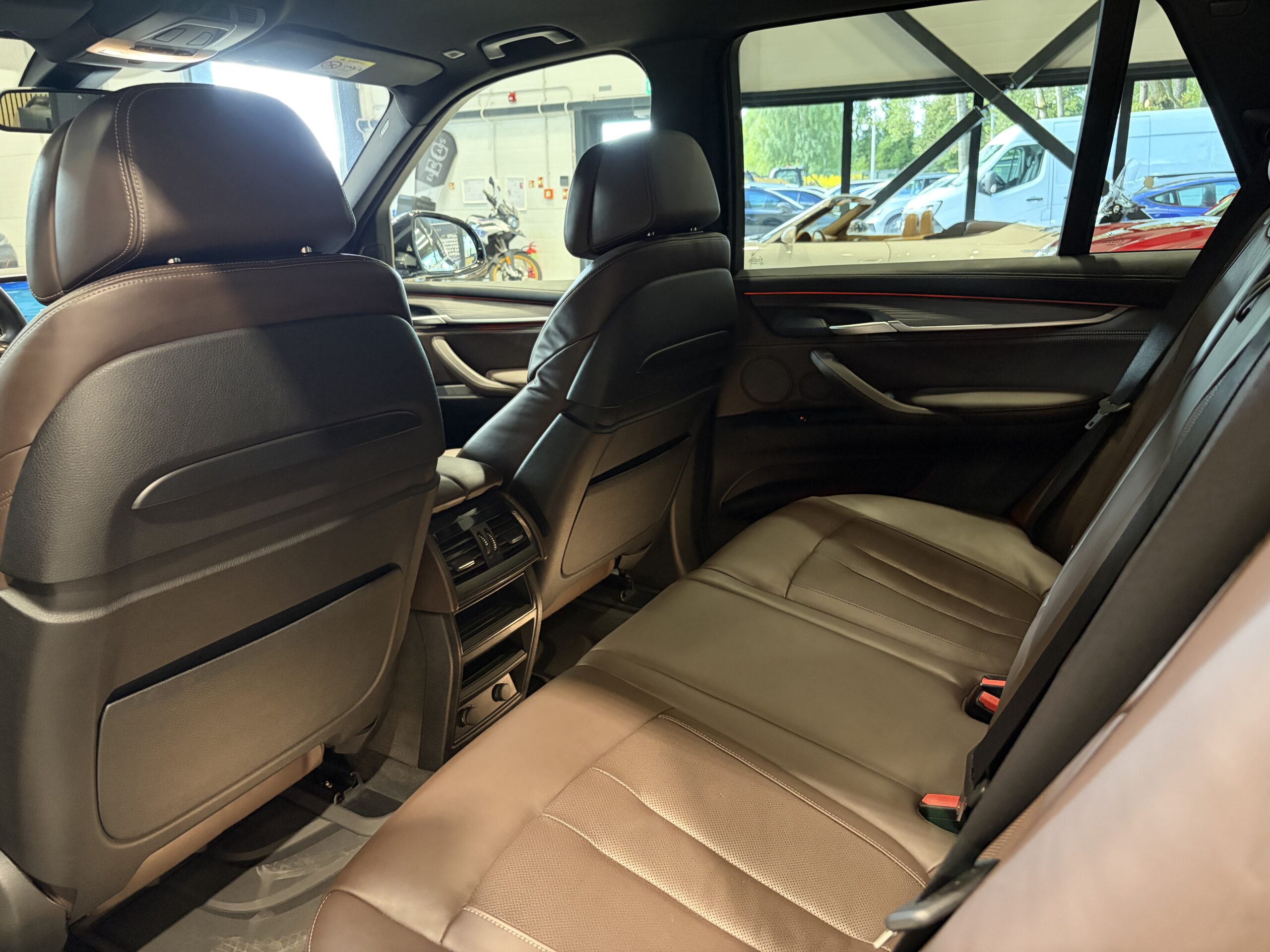 Car image 23