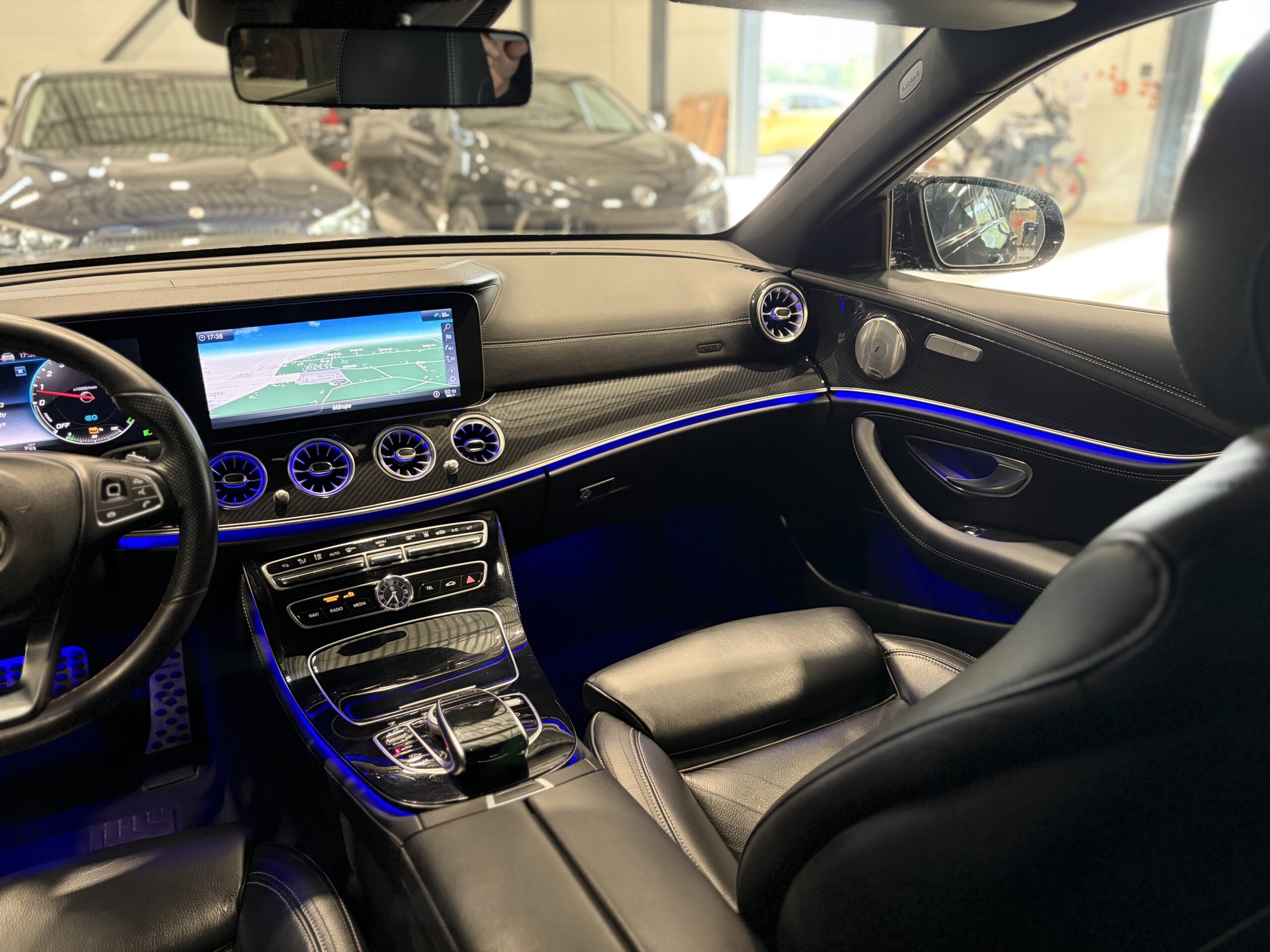 Car image 22