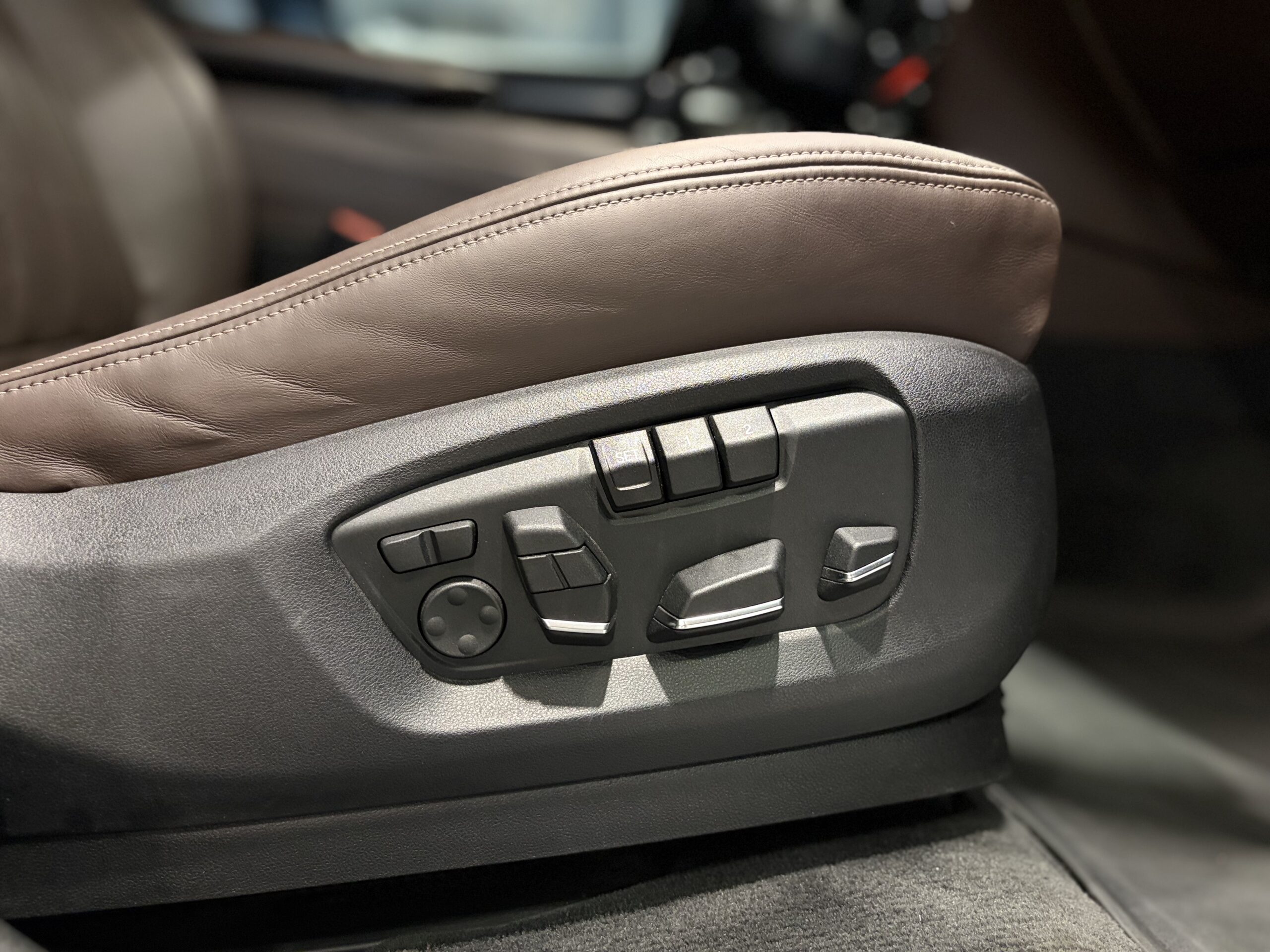 Car image 27