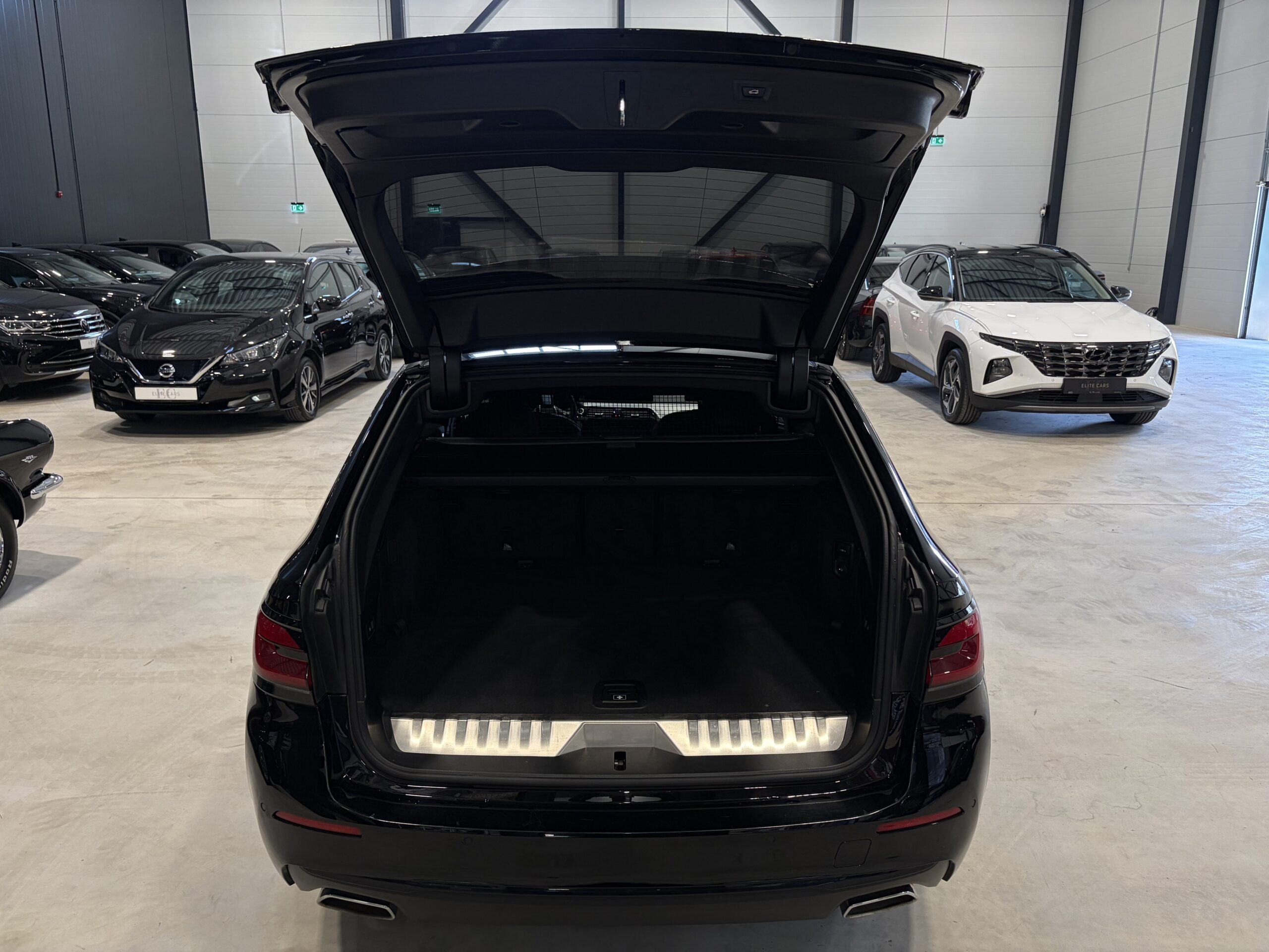 Car image 25