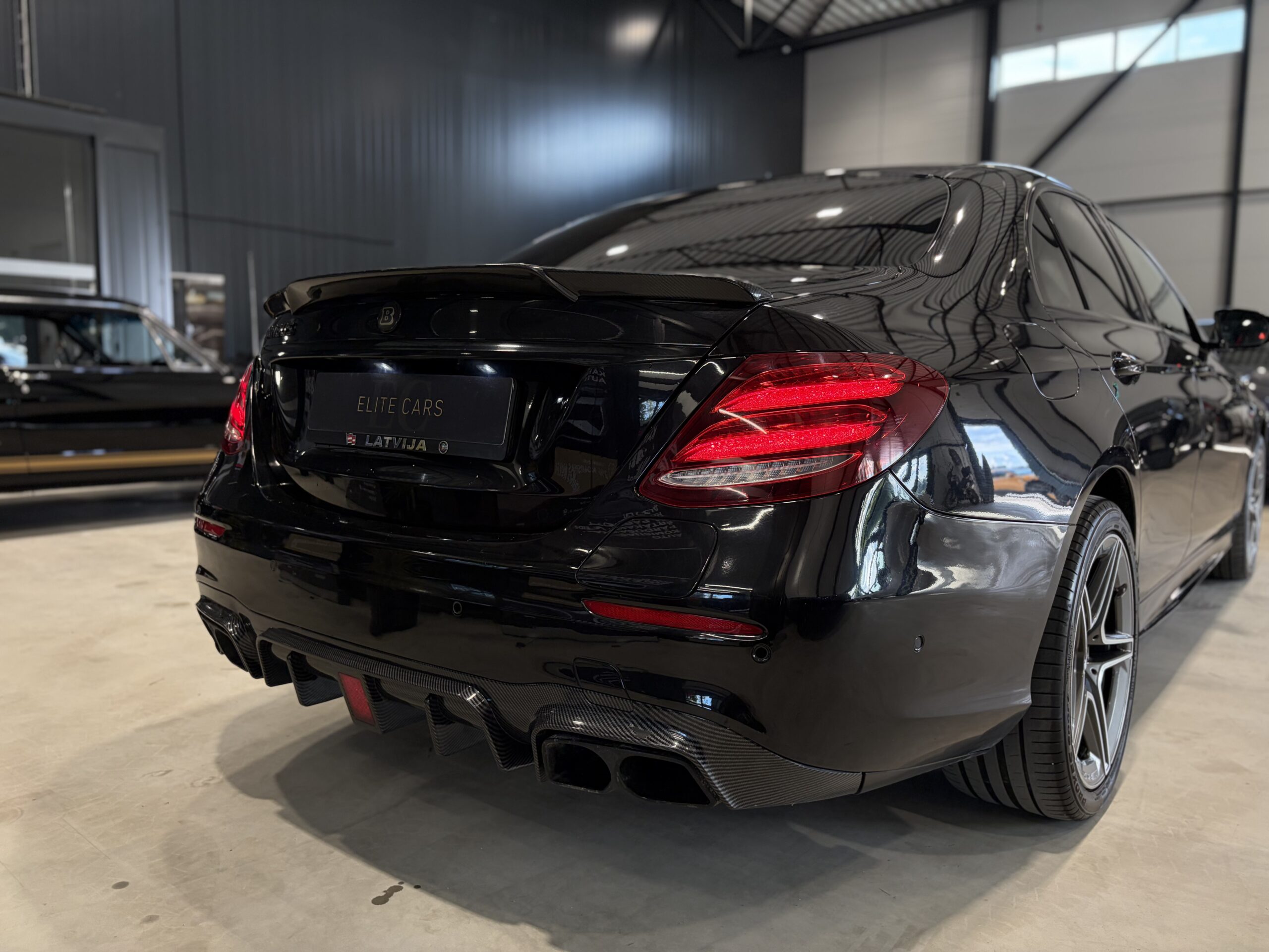 Car image 29