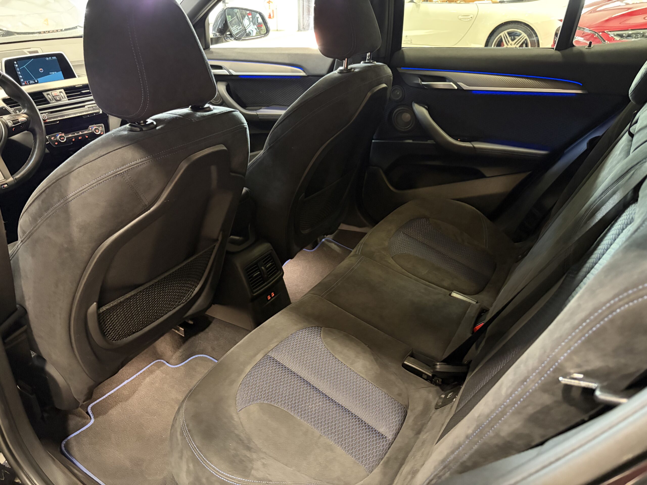 Car image 24