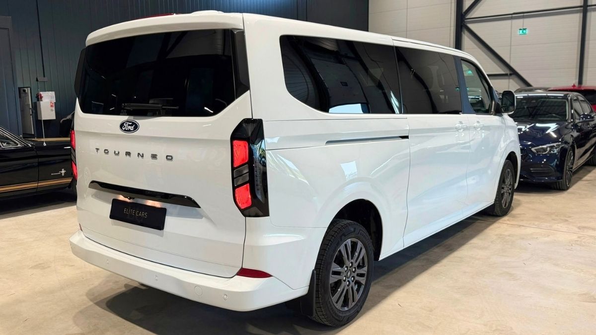 Ford Tourneo Custom mikroautobuss