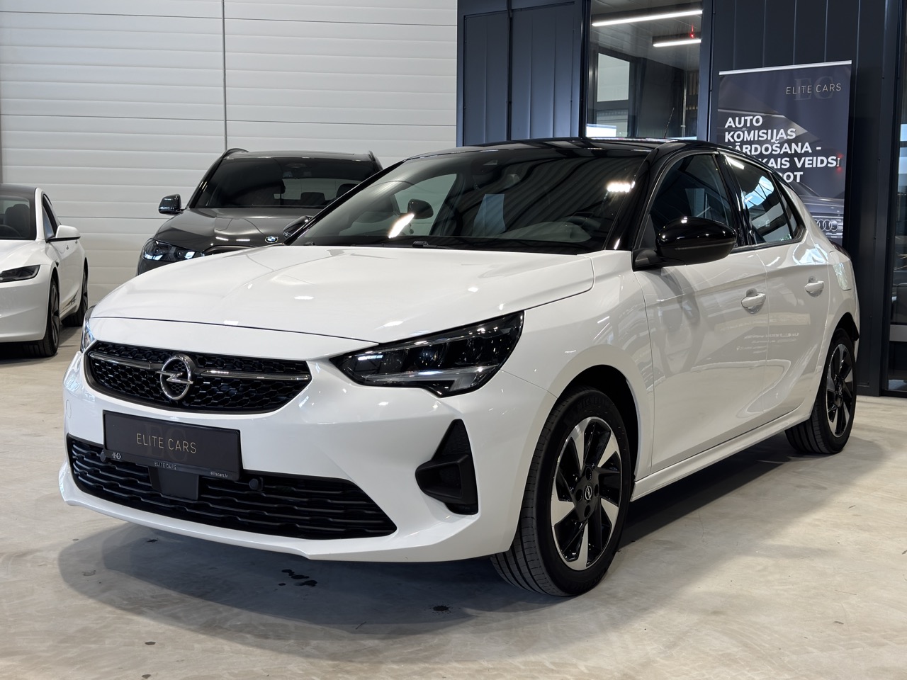 Car image 3