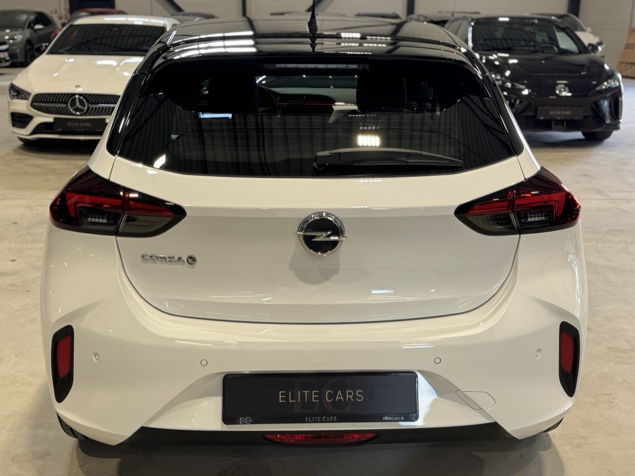 Car image 5