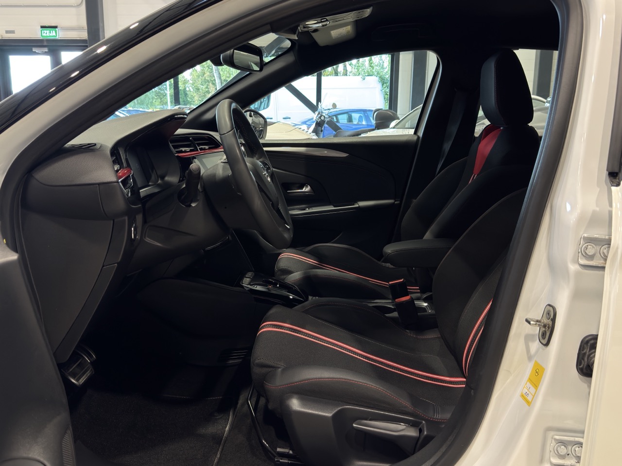 Car image 9