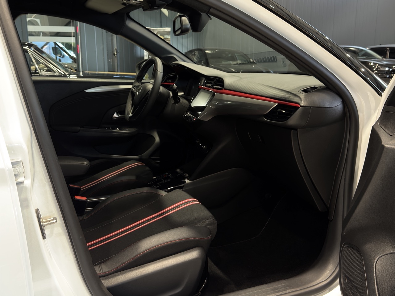 Car image 10