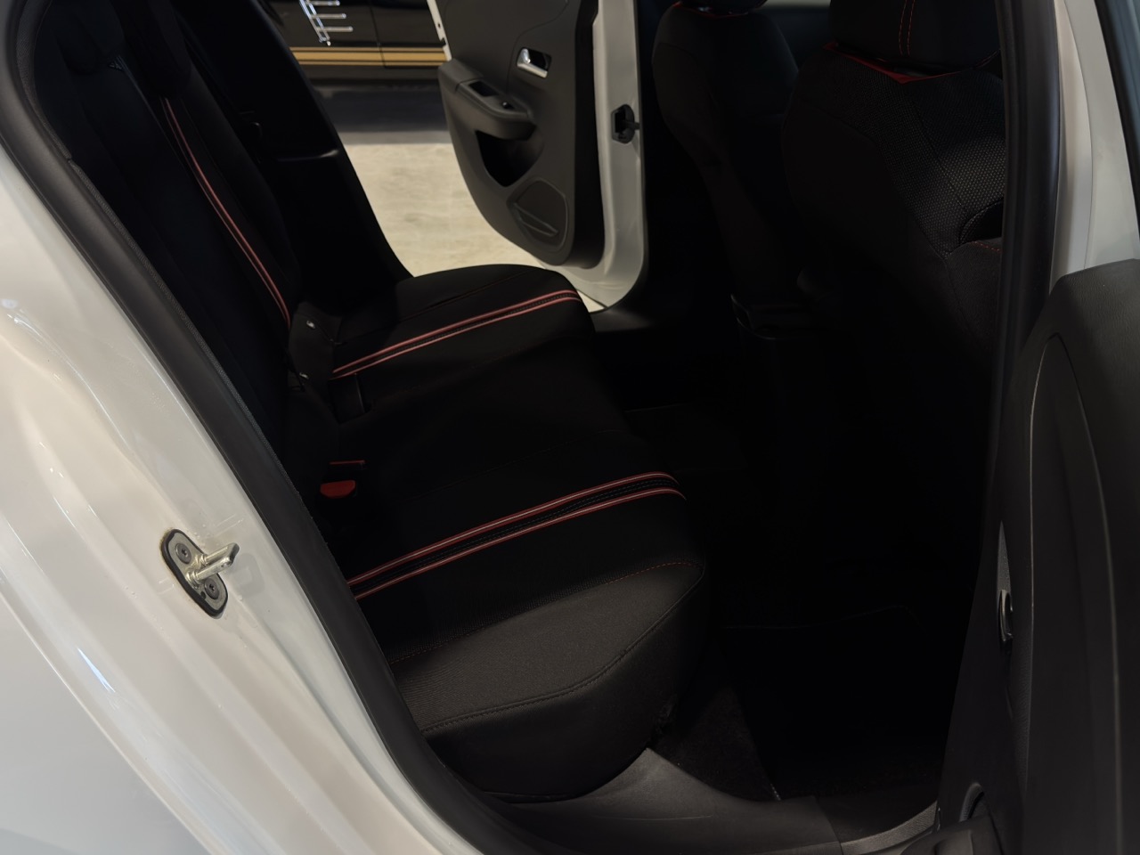 Car image 24
