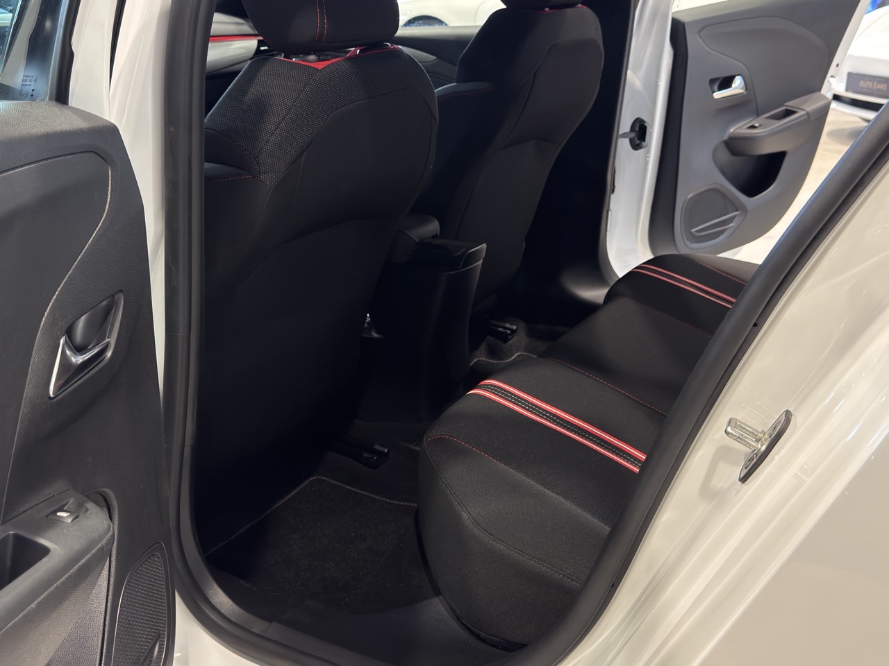 Car image 25