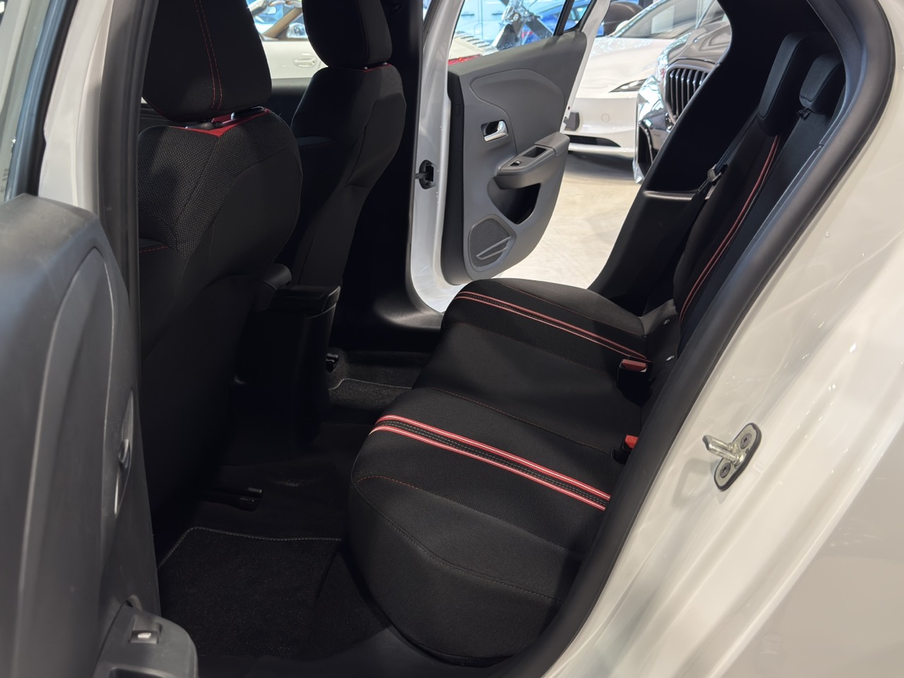 Car image 26