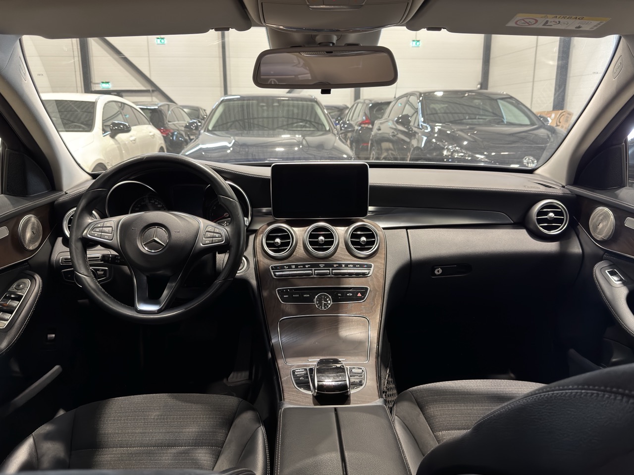 Car image 12