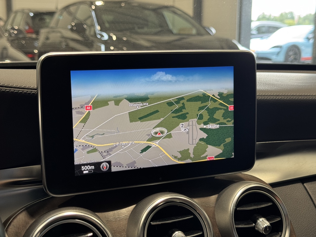 Car image 16