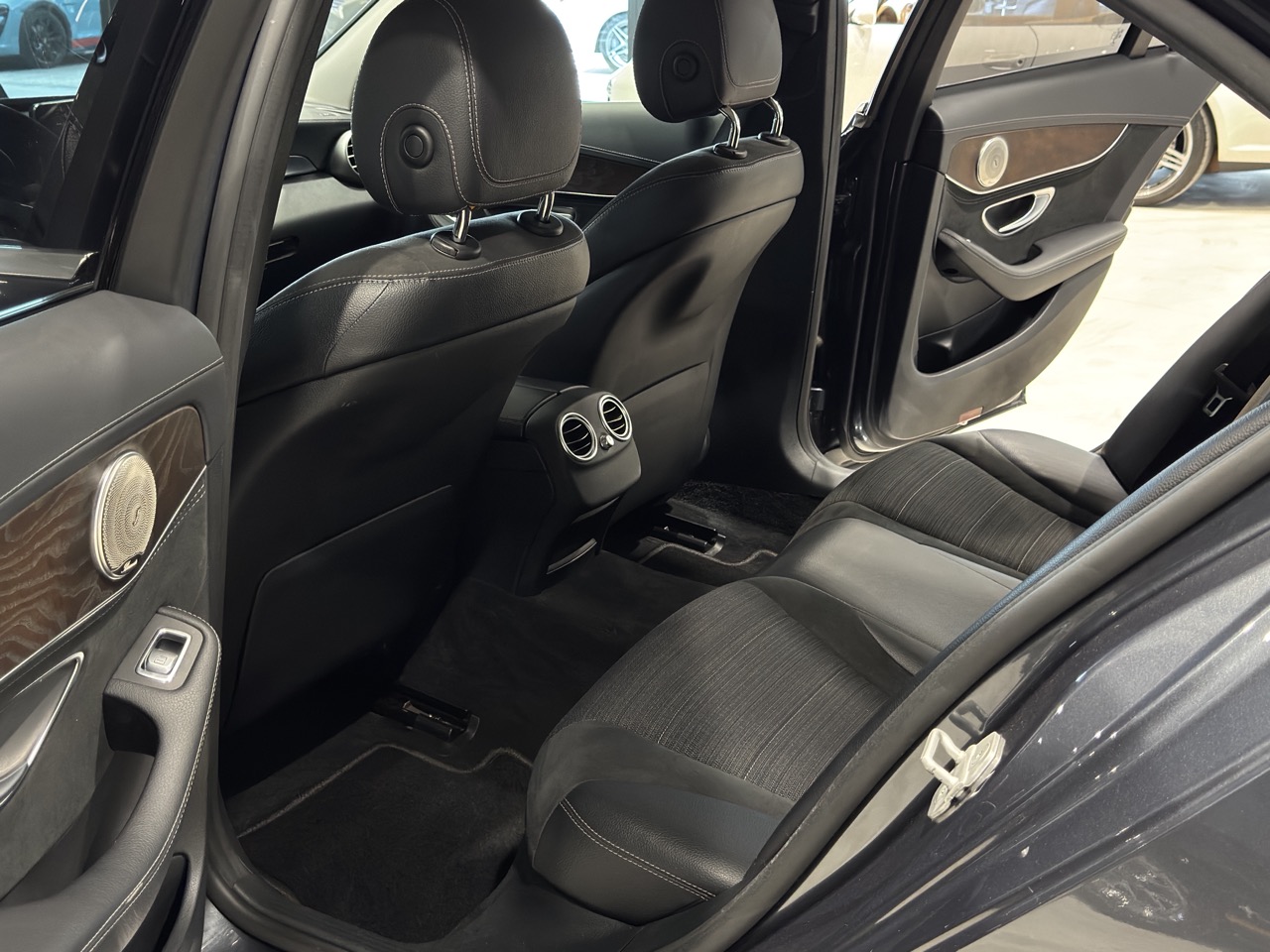 Car image 27