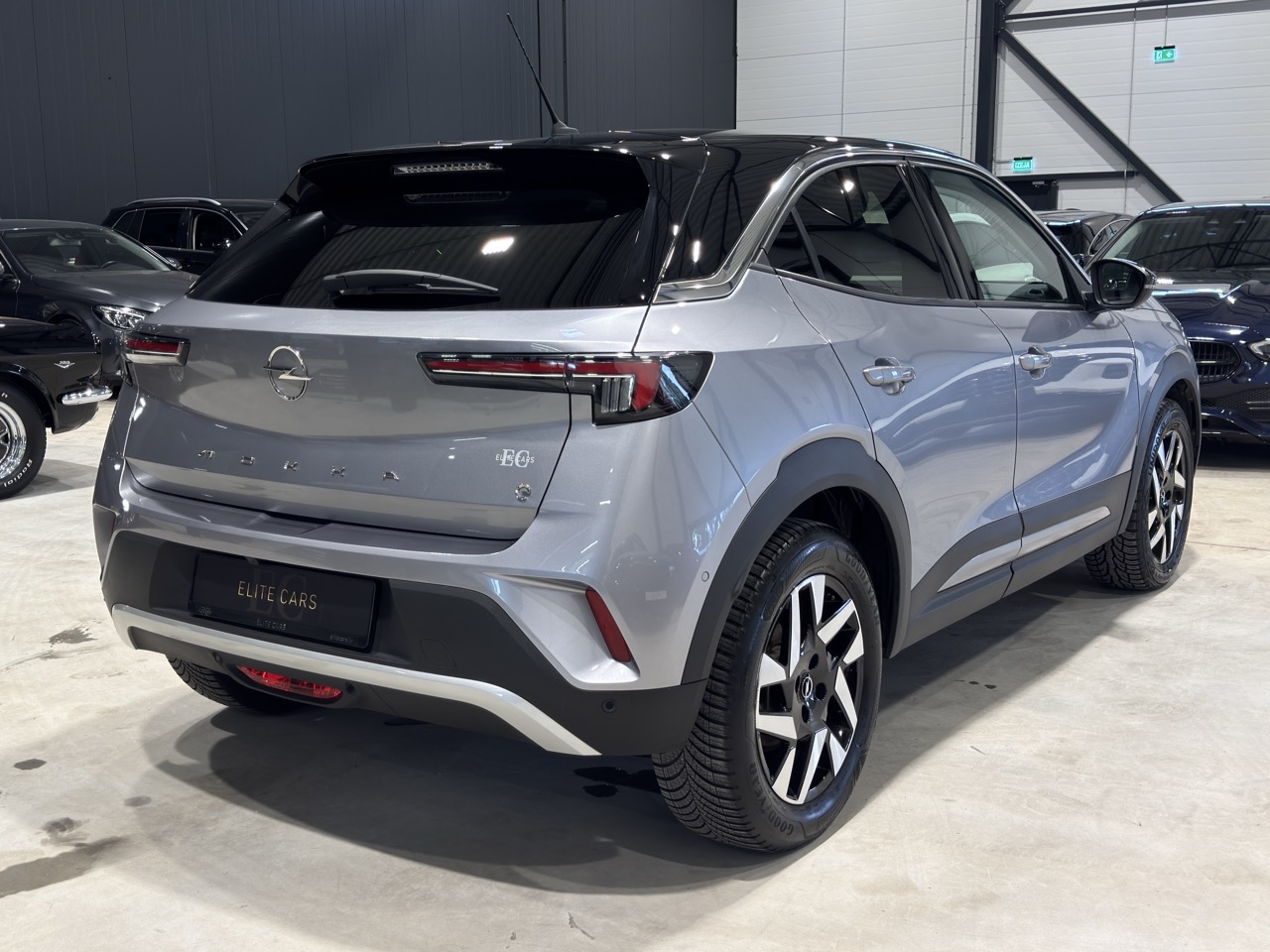 Car image 6