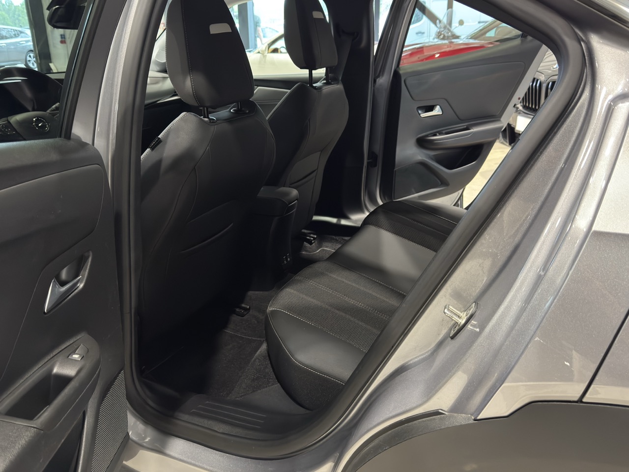 Car image 13