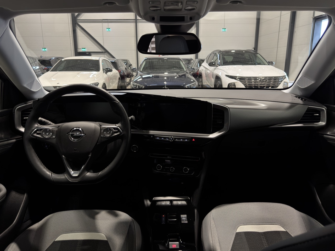 Car image 17