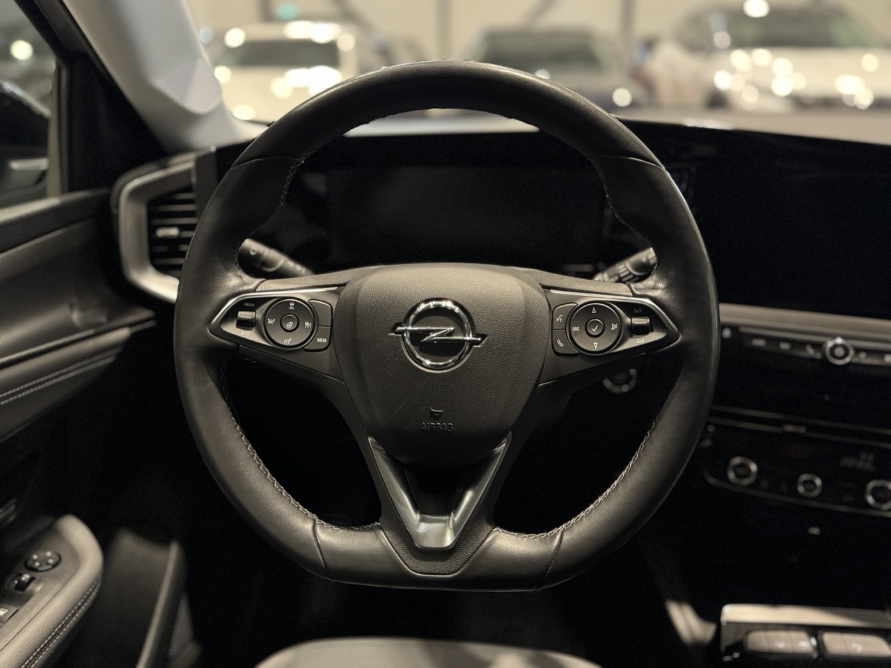 Car image 18