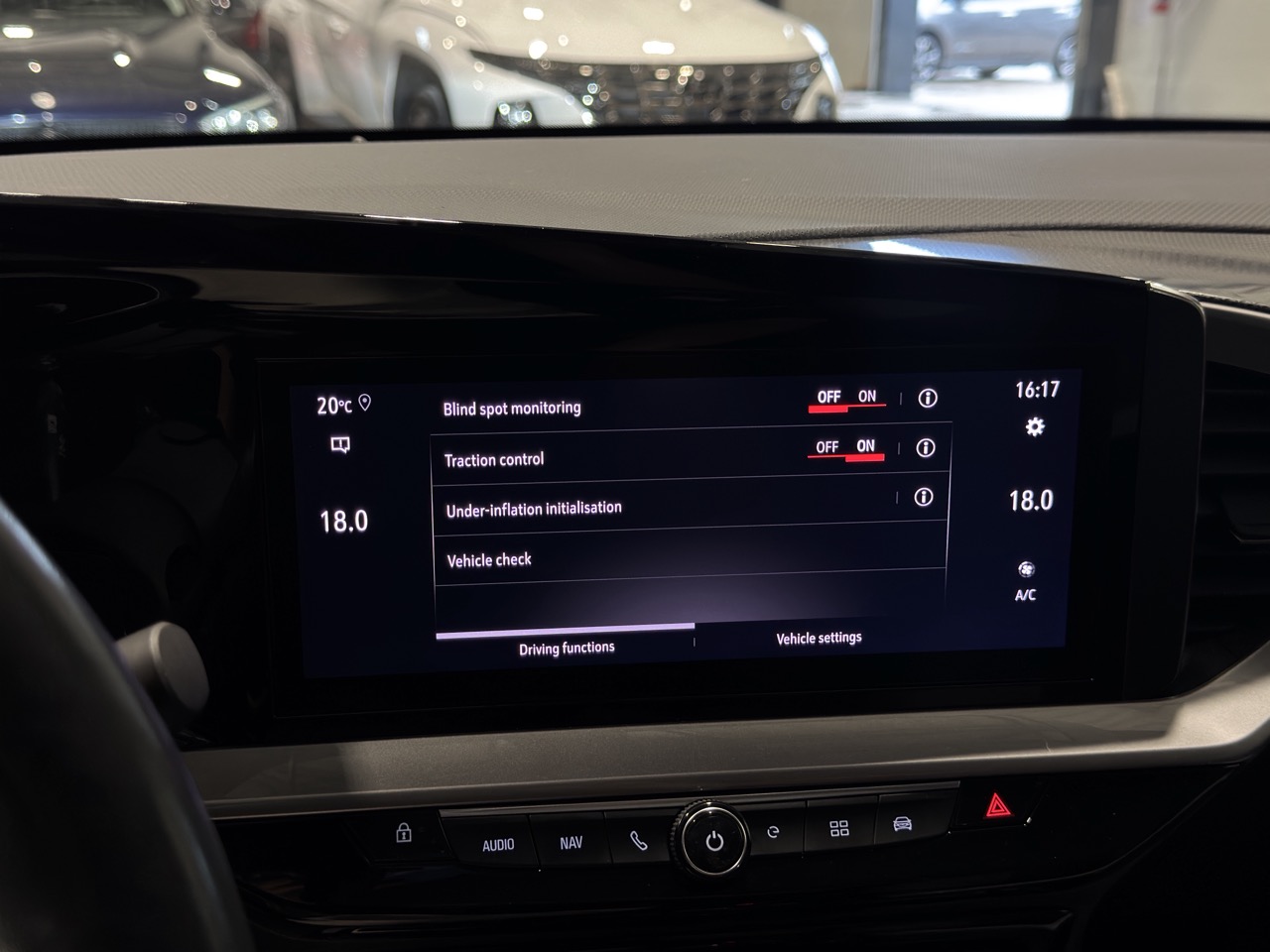 Car image 24