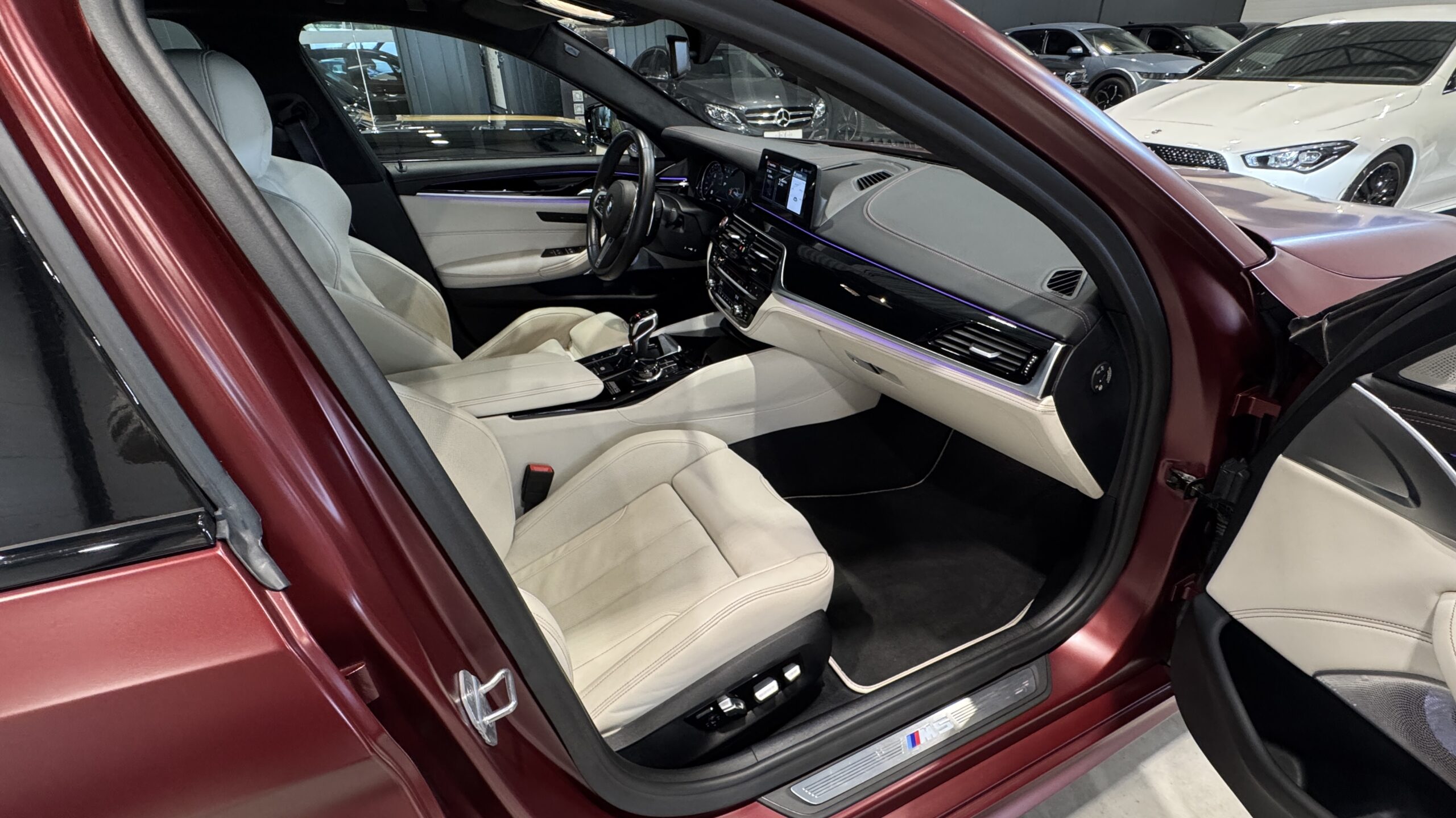 Car image 11