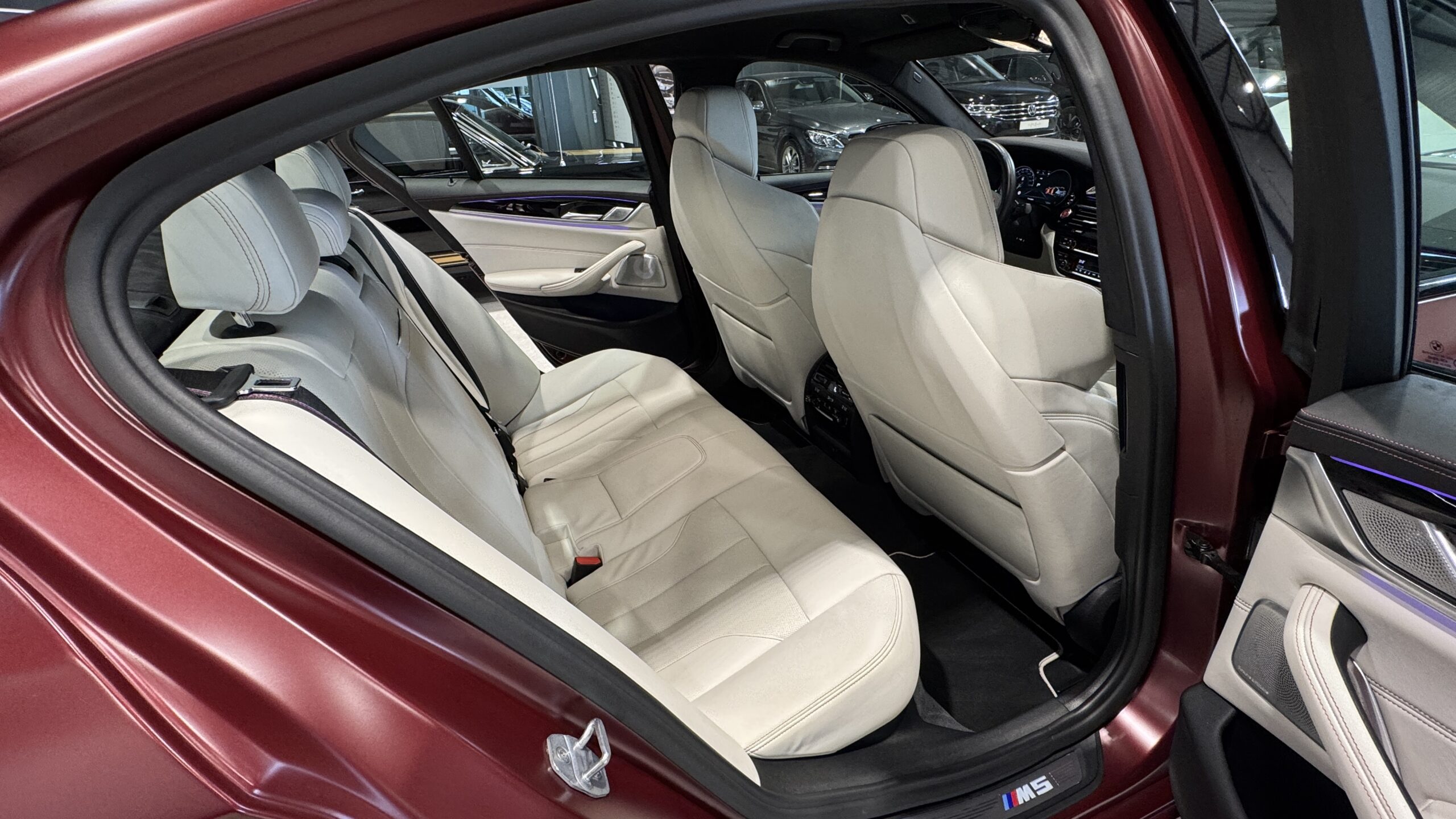 Car image 13