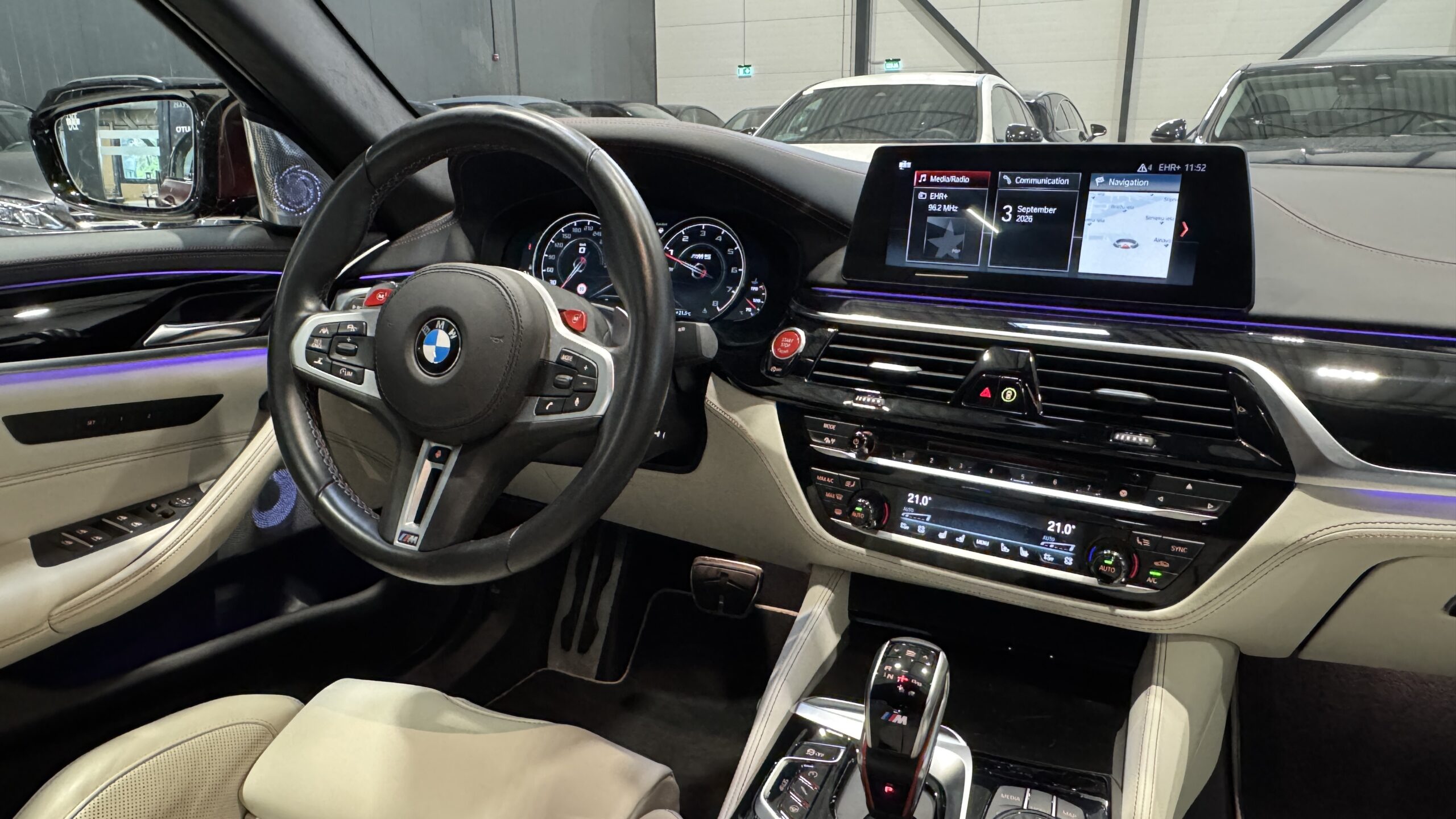 Car image 16