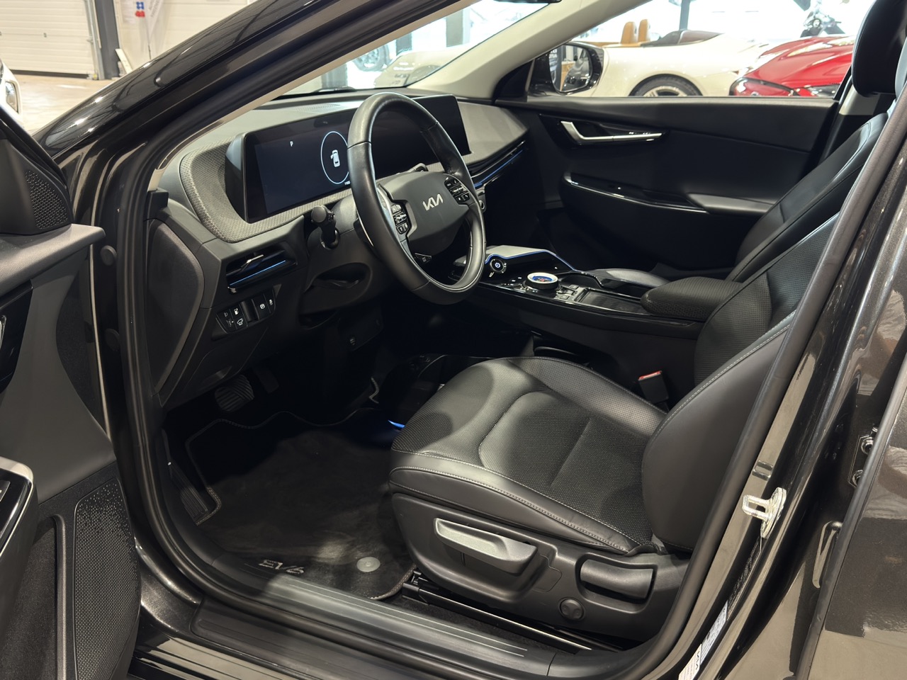 Car image 9