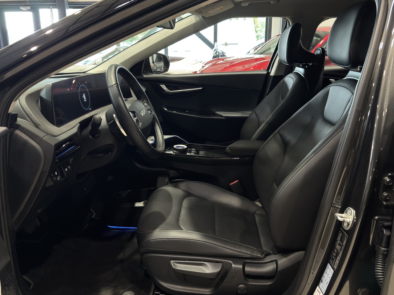 Car image 10