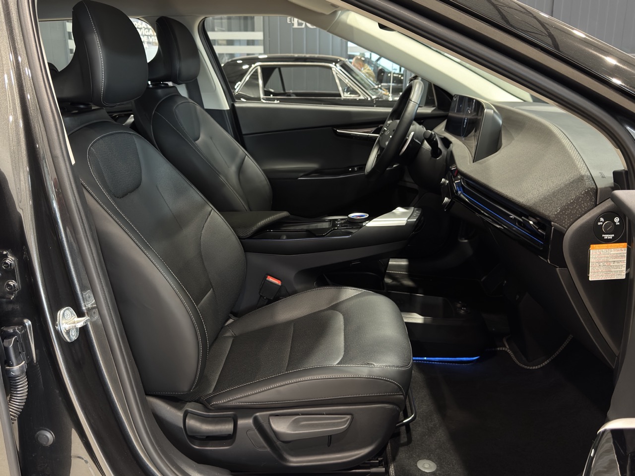 Car image 13