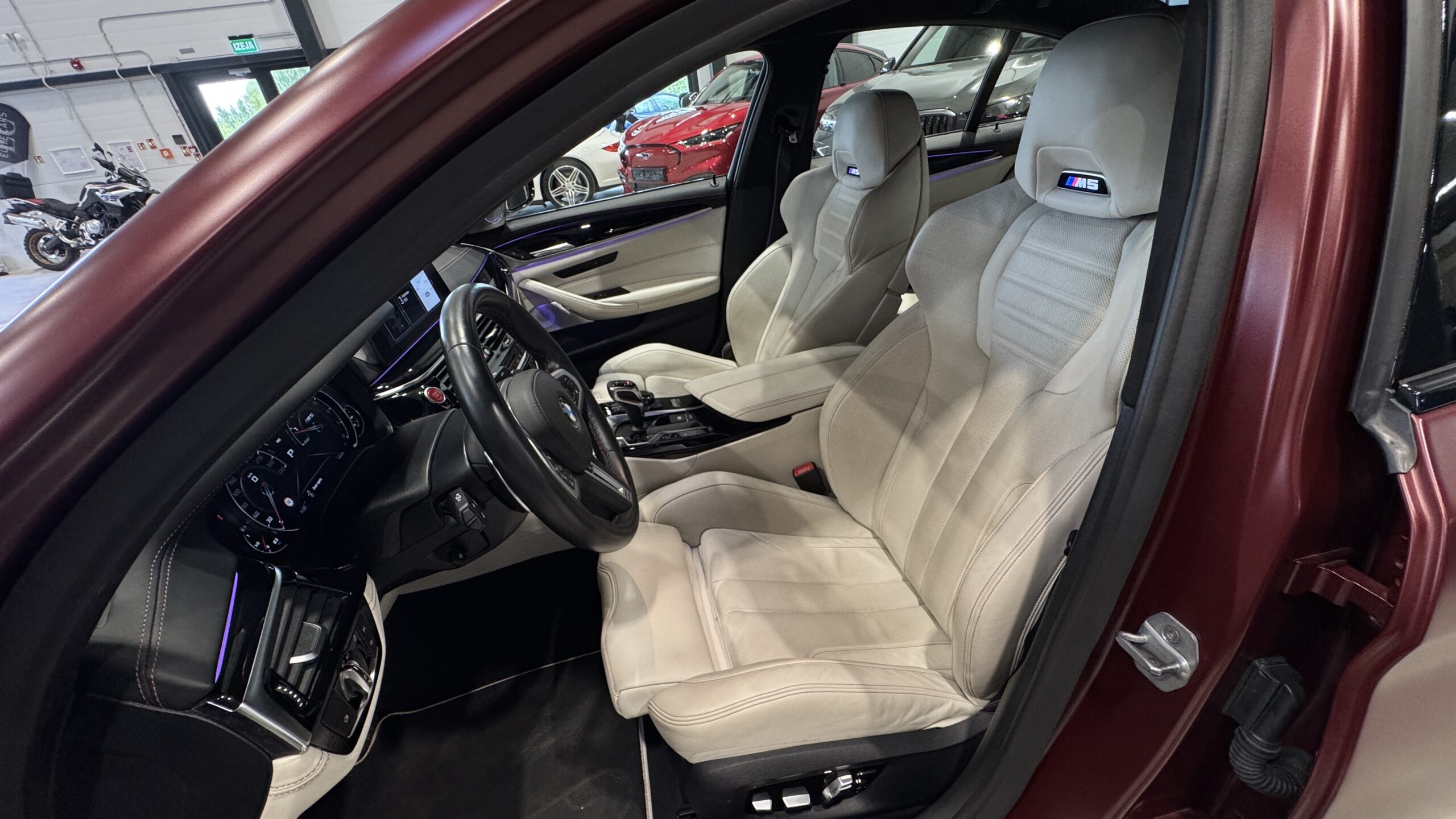 Car image 22