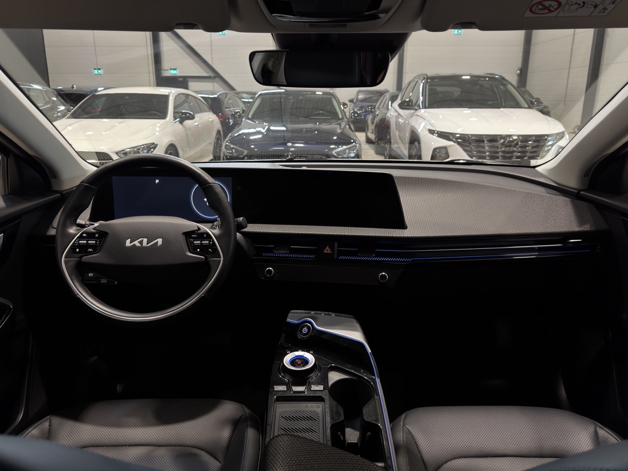 Car image 14
